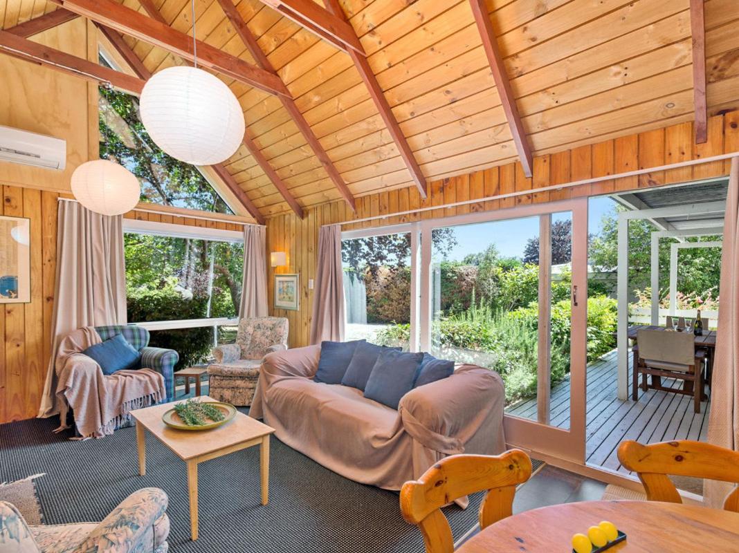Copper Beech Cottage - Wharewaka Holiday Home