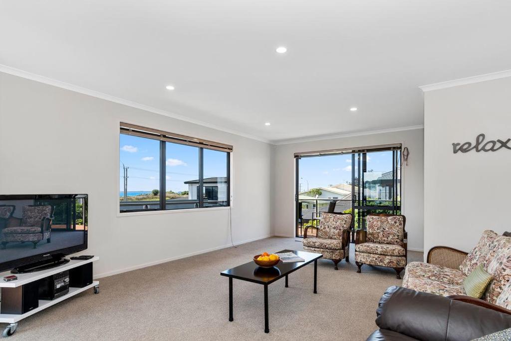 Sparkling Ocean Views - Papamoa Holiday House view 5