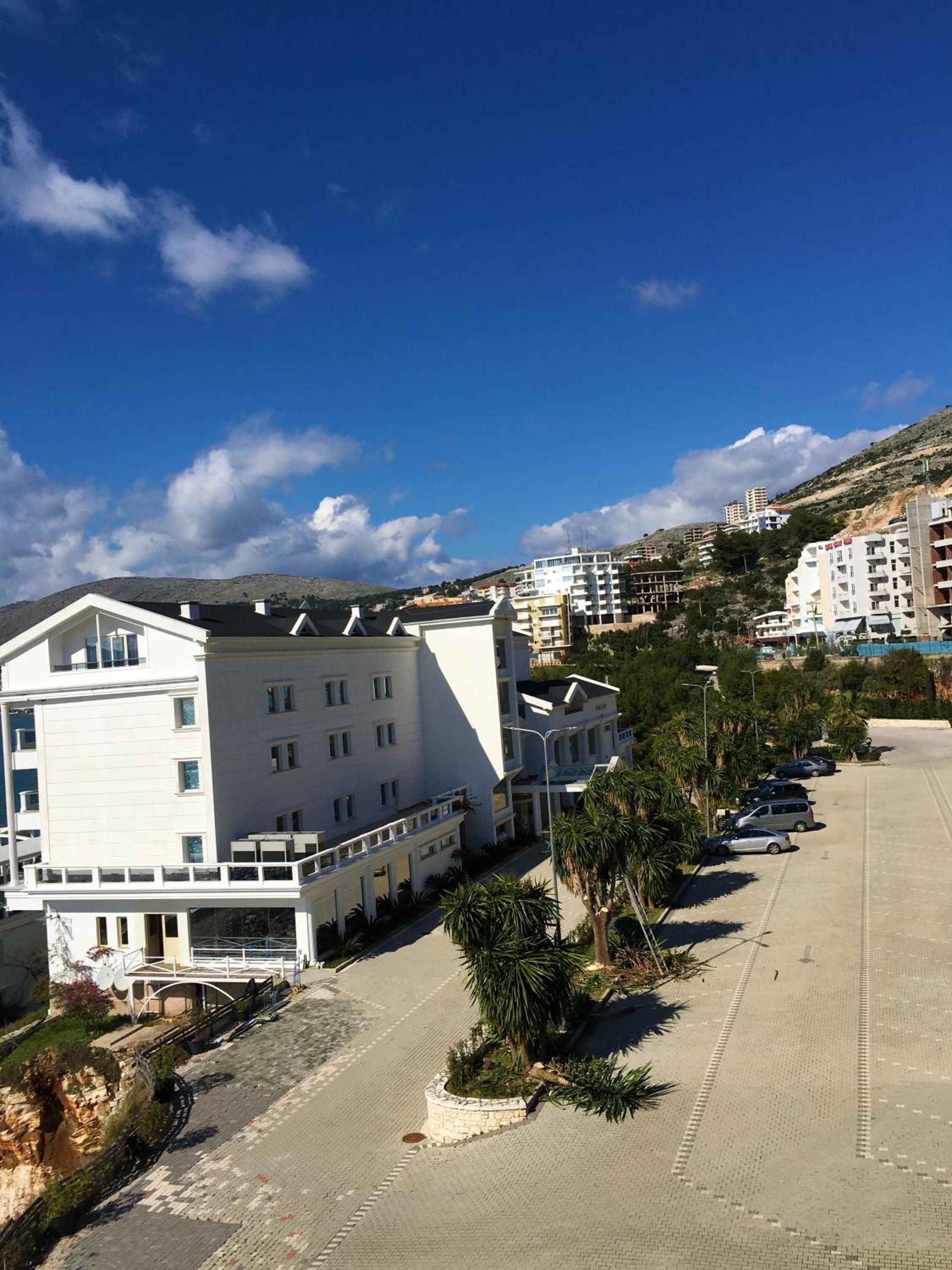 White Sea View Residence