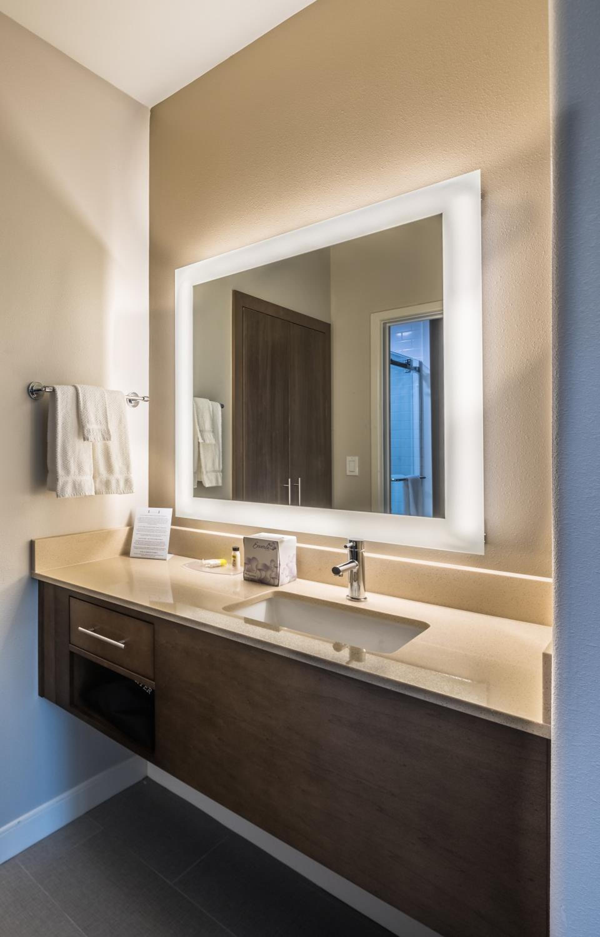 Staybridge Suites - Lake Jackson by IHG