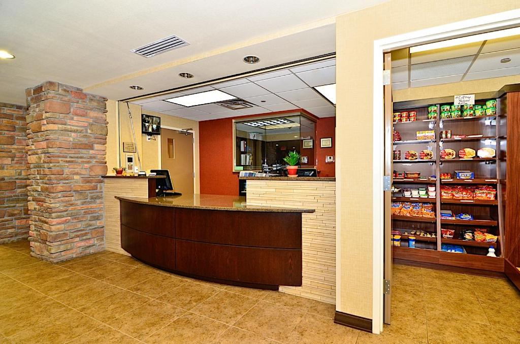 Hawthorn Extended Stay by Wyndham Dickinson