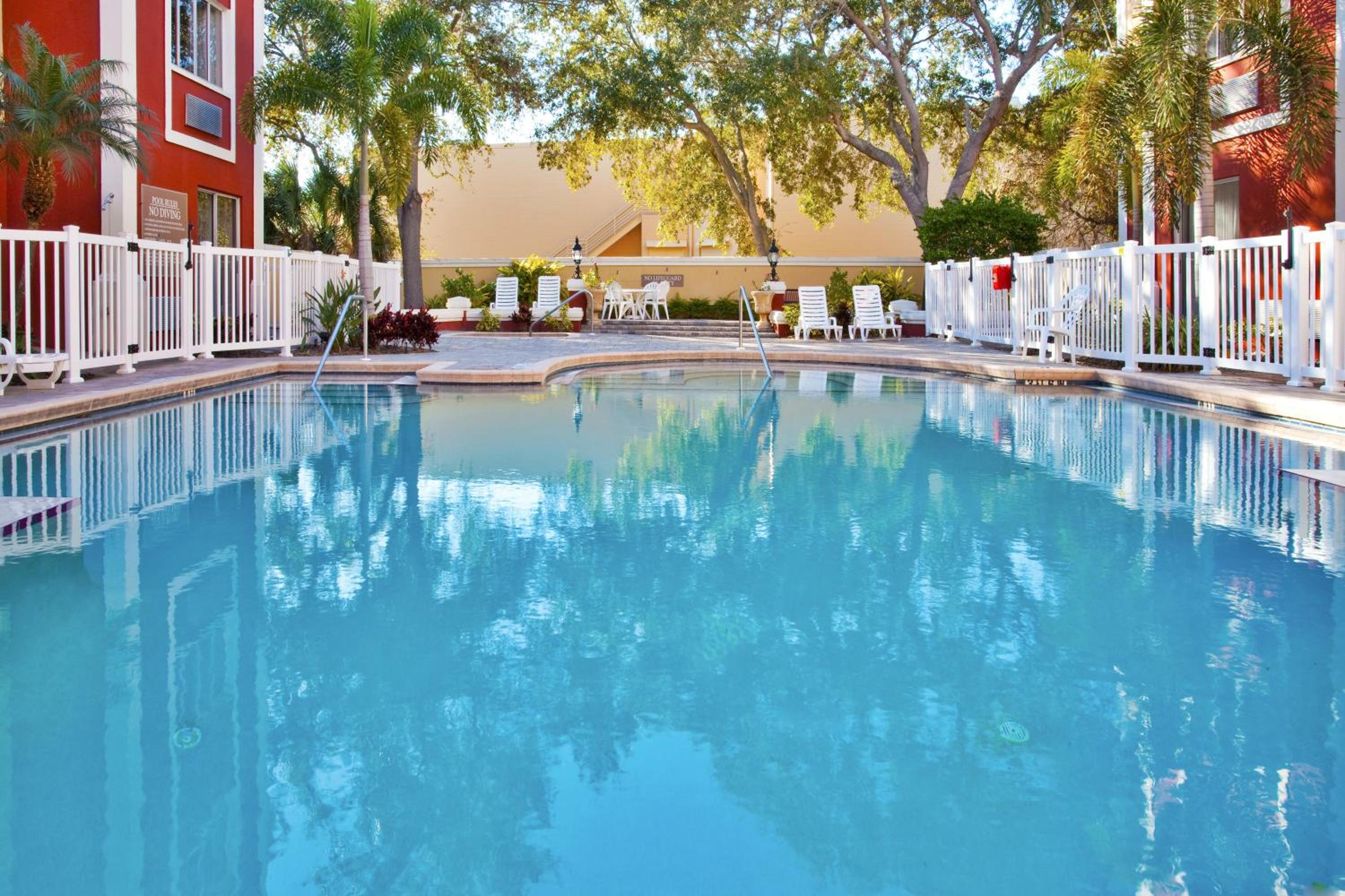 Holiday Inn Express Hotel  Suites Bradenton West, an IHG Hotel - Property Image 6