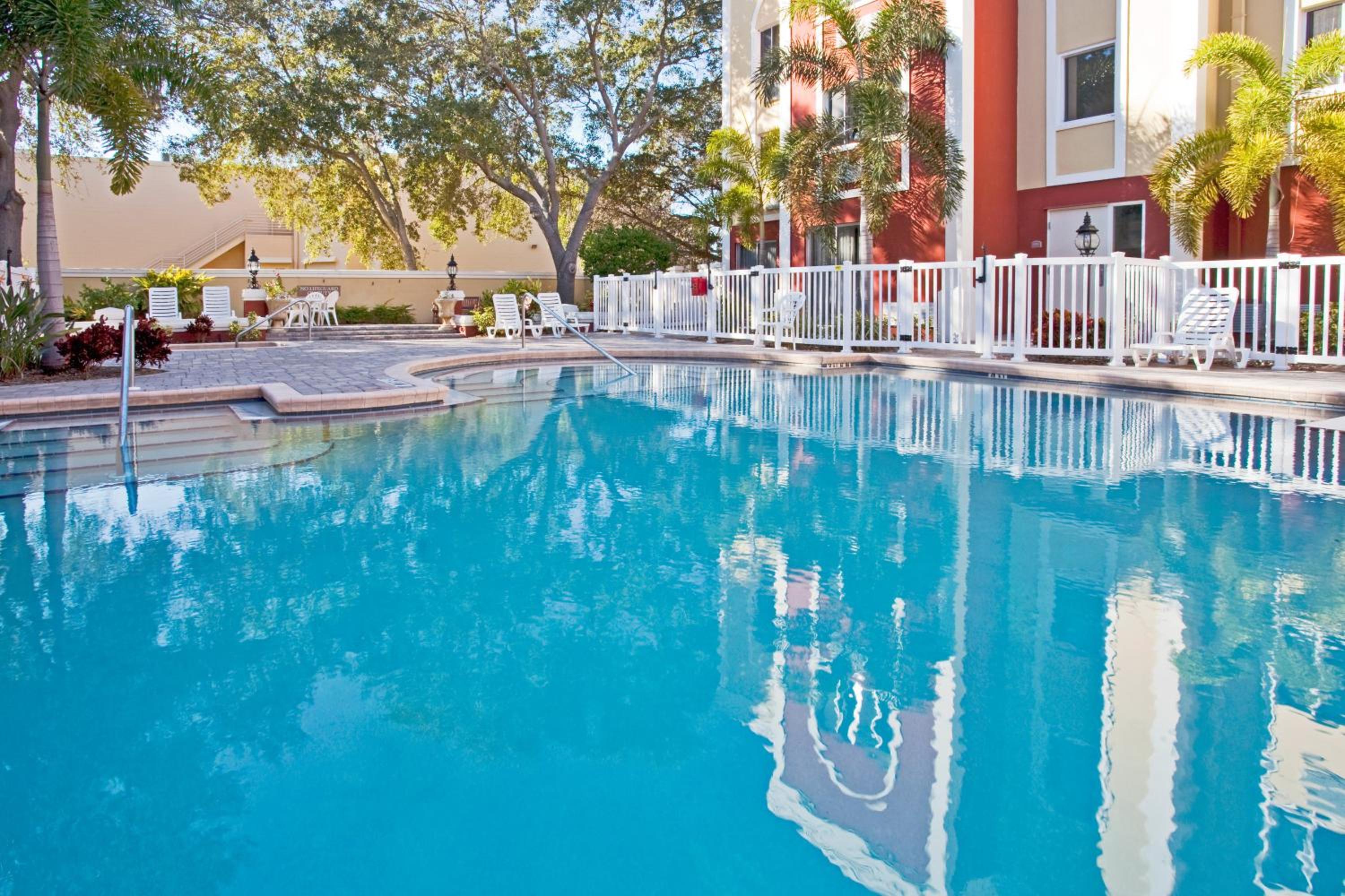 Holiday Inn Express Hotel  Suites Bradenton West, an IHG Hotel - Property Image 8