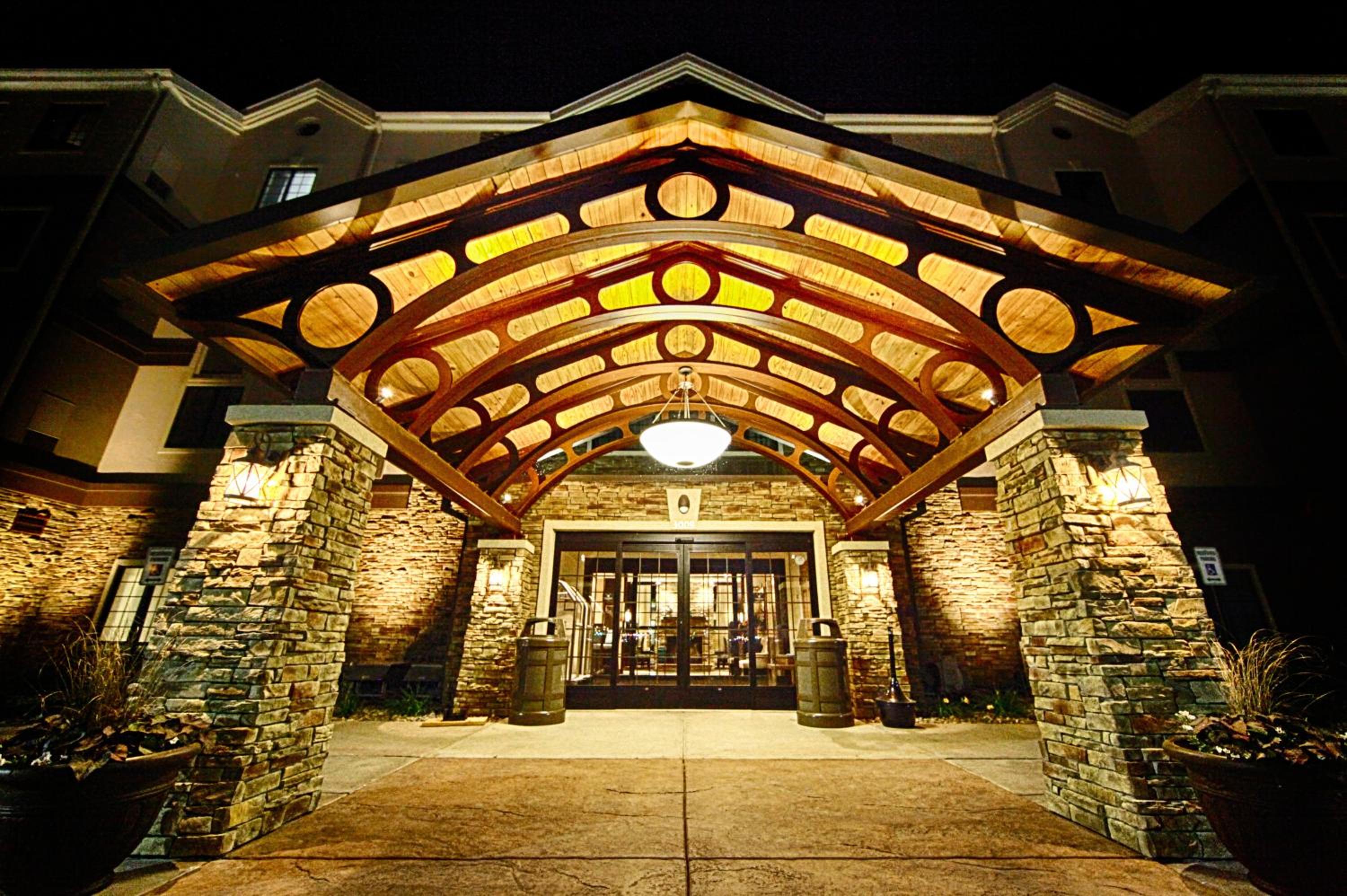 Hotel Staybridge Suites Minot, an IHG Hotel - Image 1