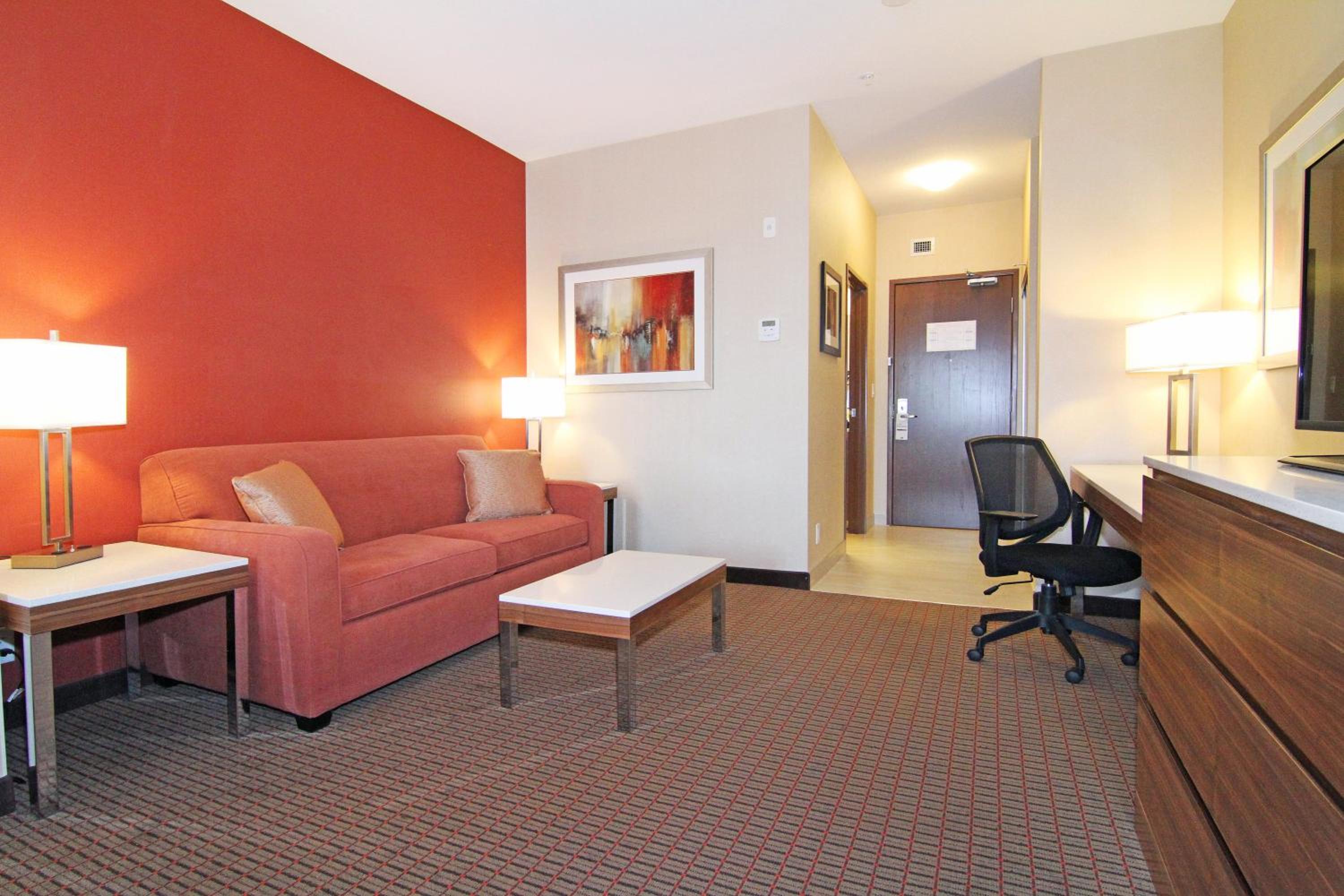 Holiday Inn Express and Suites Calgary University, an IHG Hotel-2