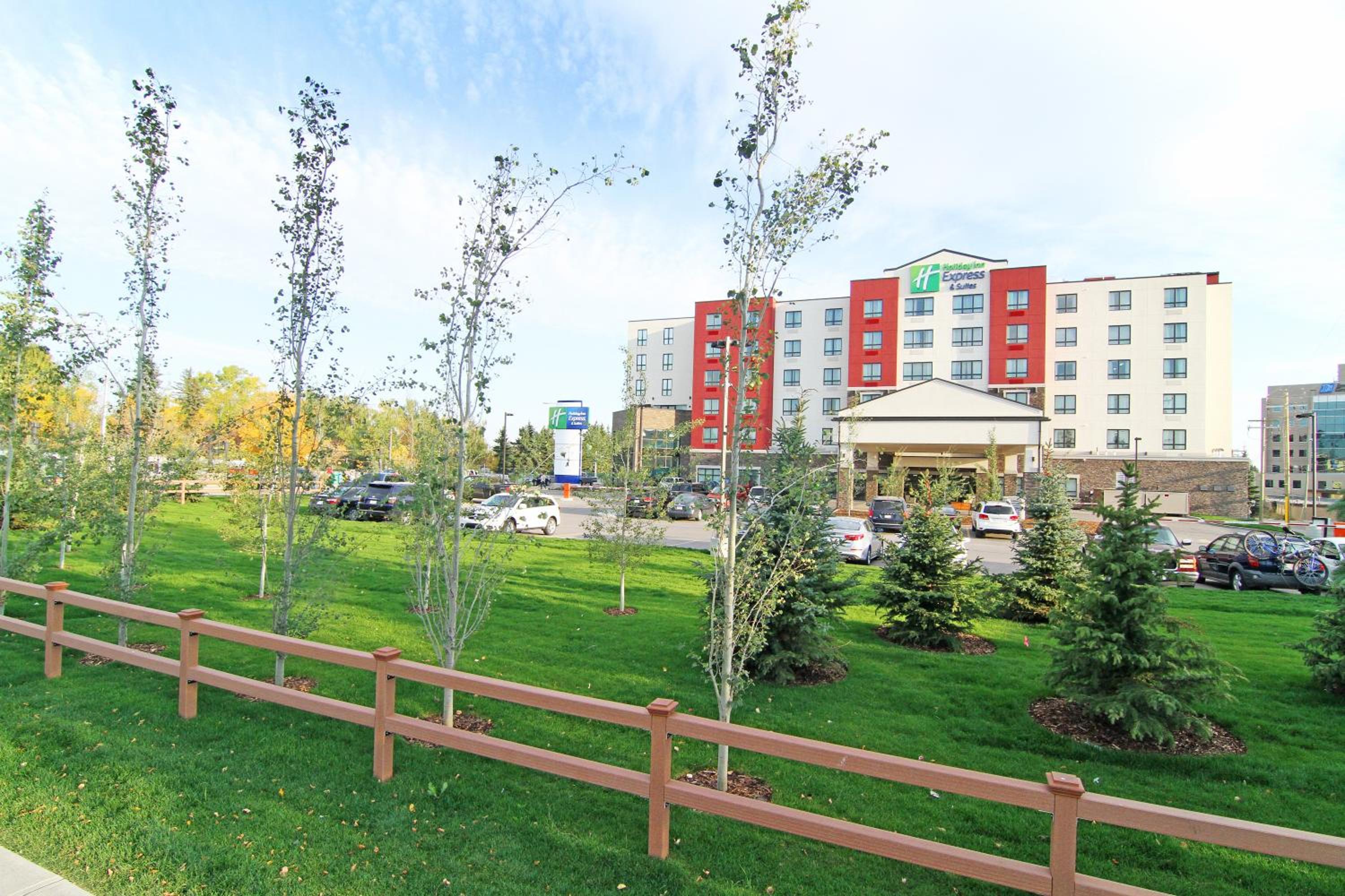 Holiday Inn Express and Suites Calgary University, an IHG Hotel-0