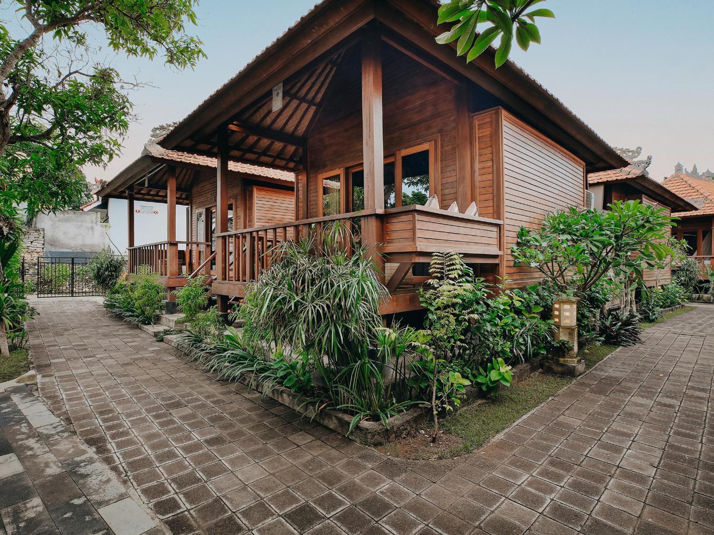 Bale Gede Lembongan