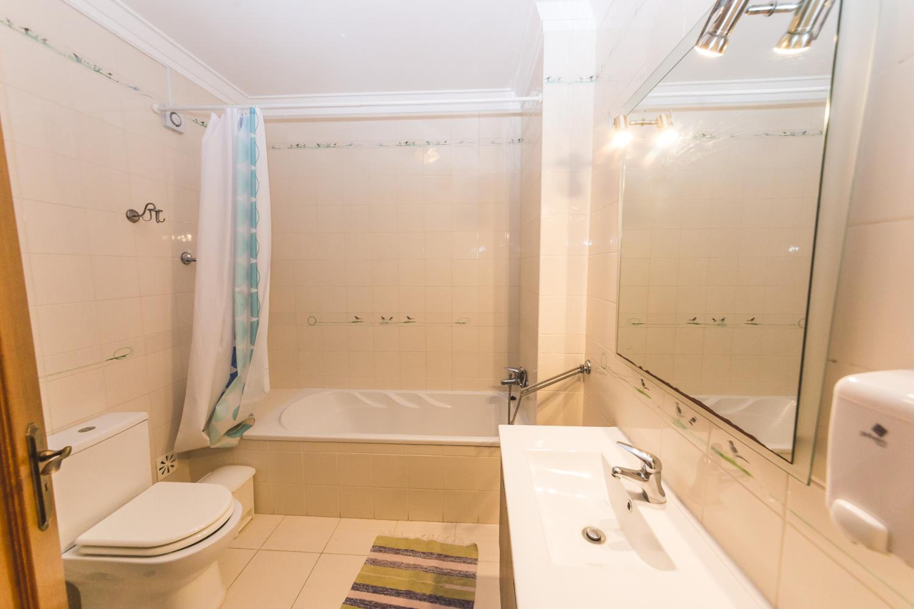 Ericeira Chill Hill Hostel & Private Rooms