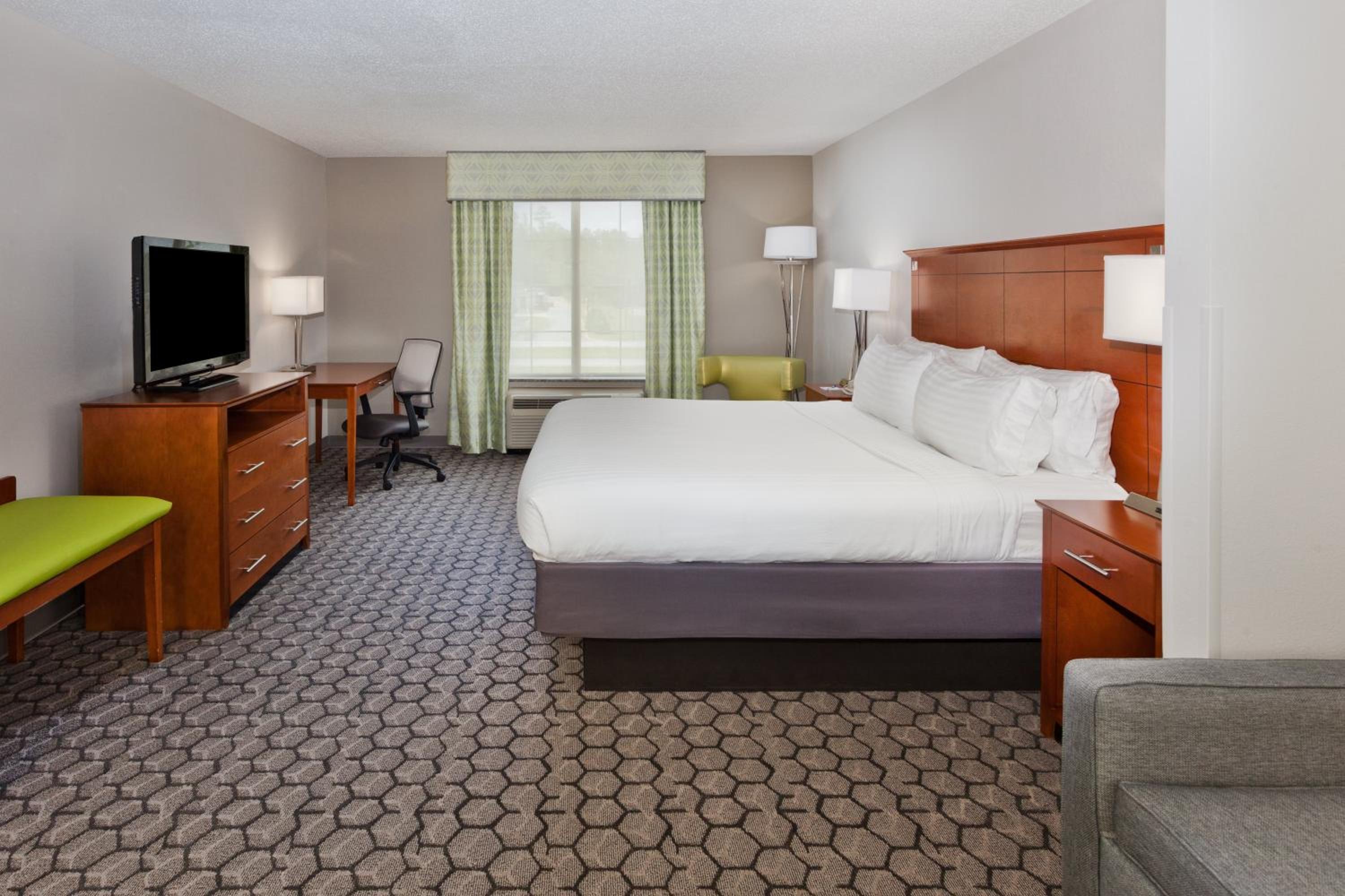 Holiday Inn Express Phenix City-Fort Benning, an IHG Hotel - Property Image 6