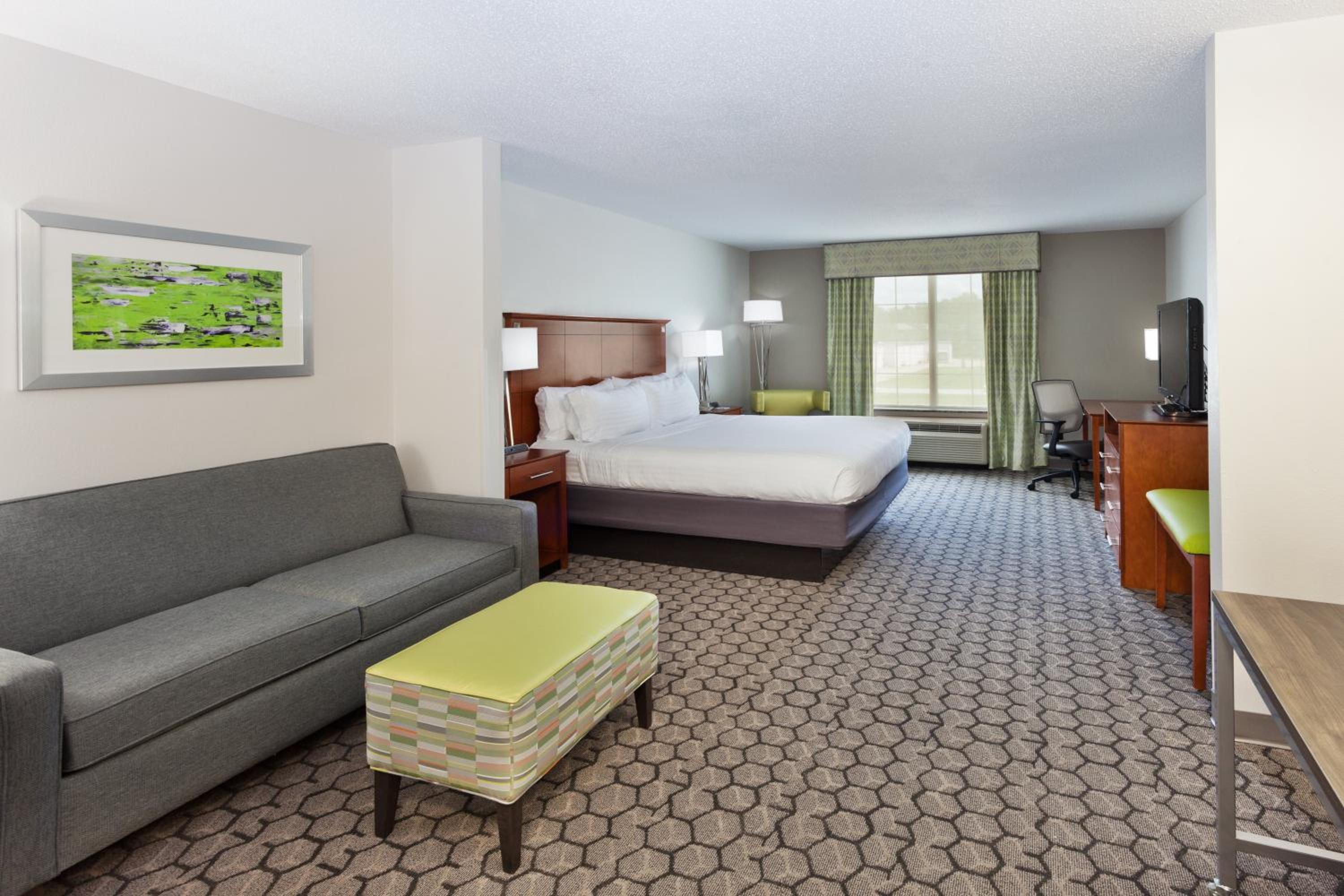 Holiday Inn Express Phenix City-Fort Benning, an IHG Hotel - Property Image 2