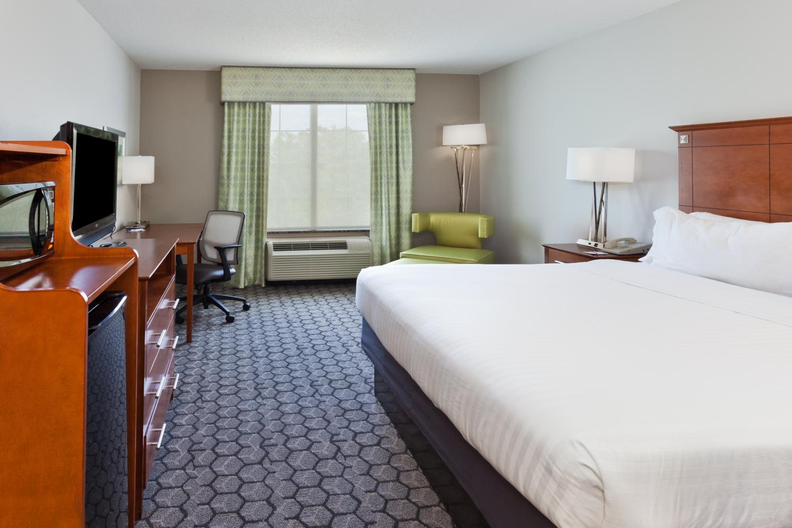 Holiday Inn Express Phenix City-Fort Benning, an IHG Hotel - Property Image 4