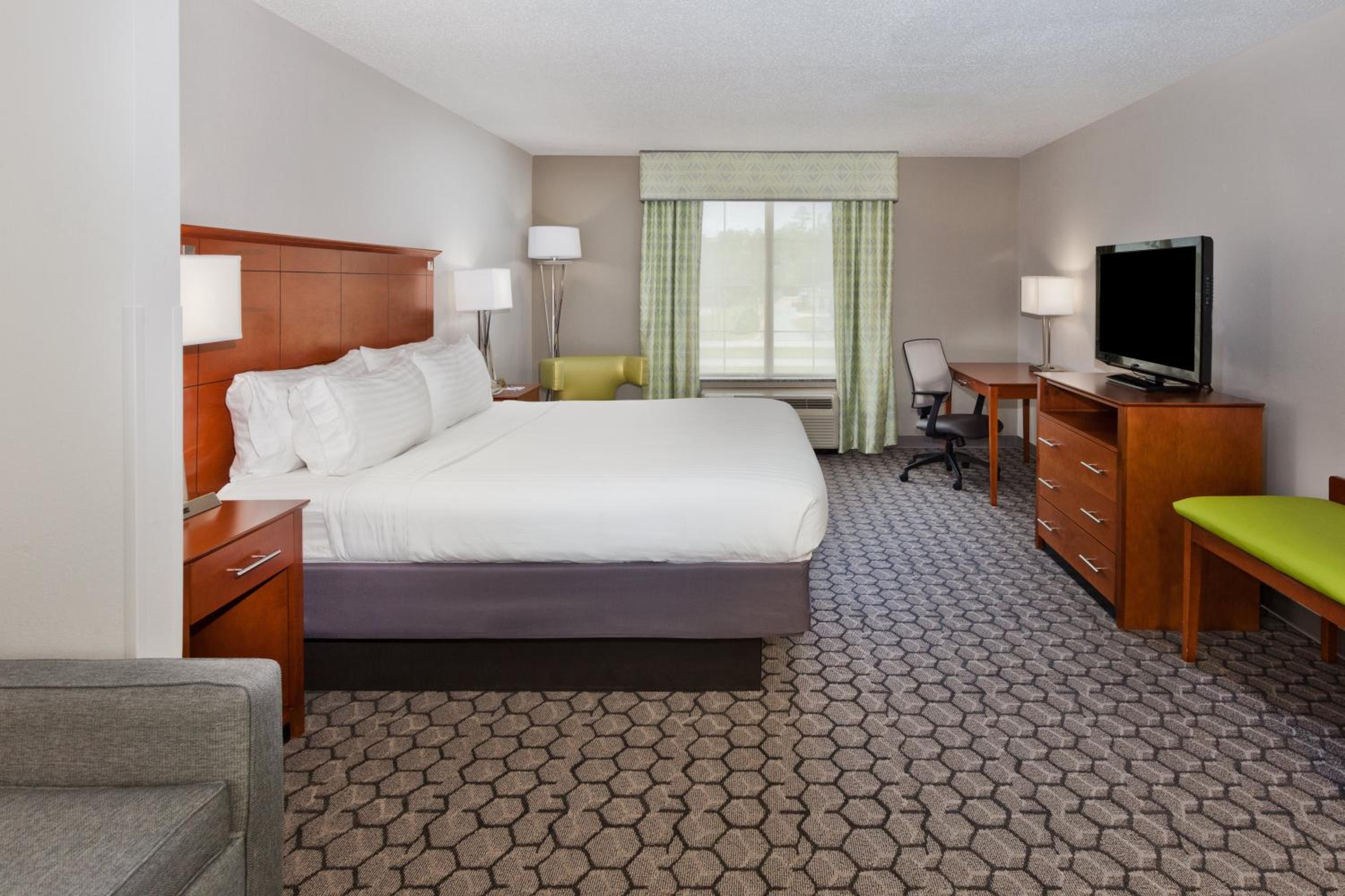 Holiday Inn Express Phenix City-Fort Benning, an IHG Hotel - Property Image 3