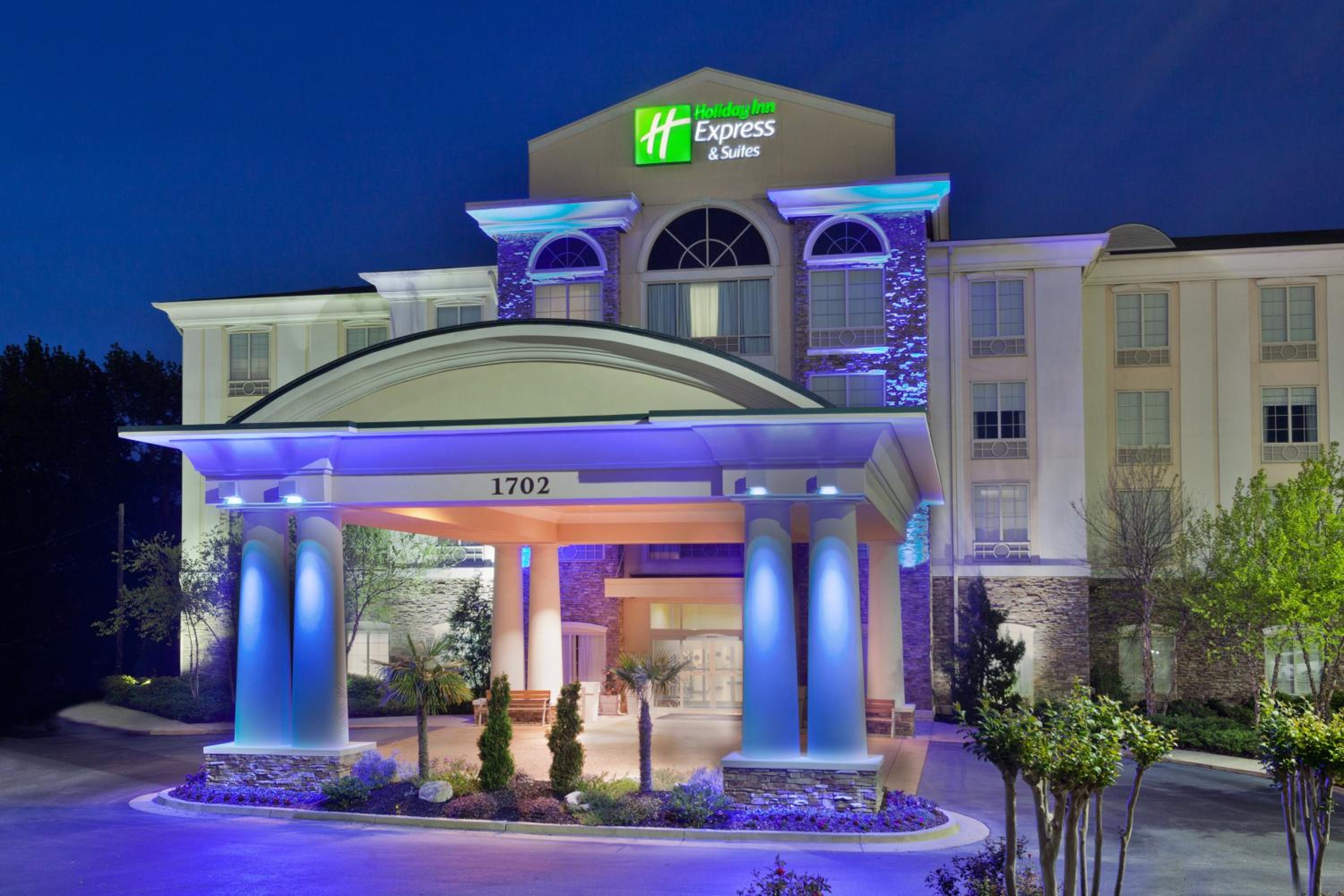 Columbus Vacations - Holiday Inn Express Phenix City-Fort Benning, an IHG Hotel - Property Image 1