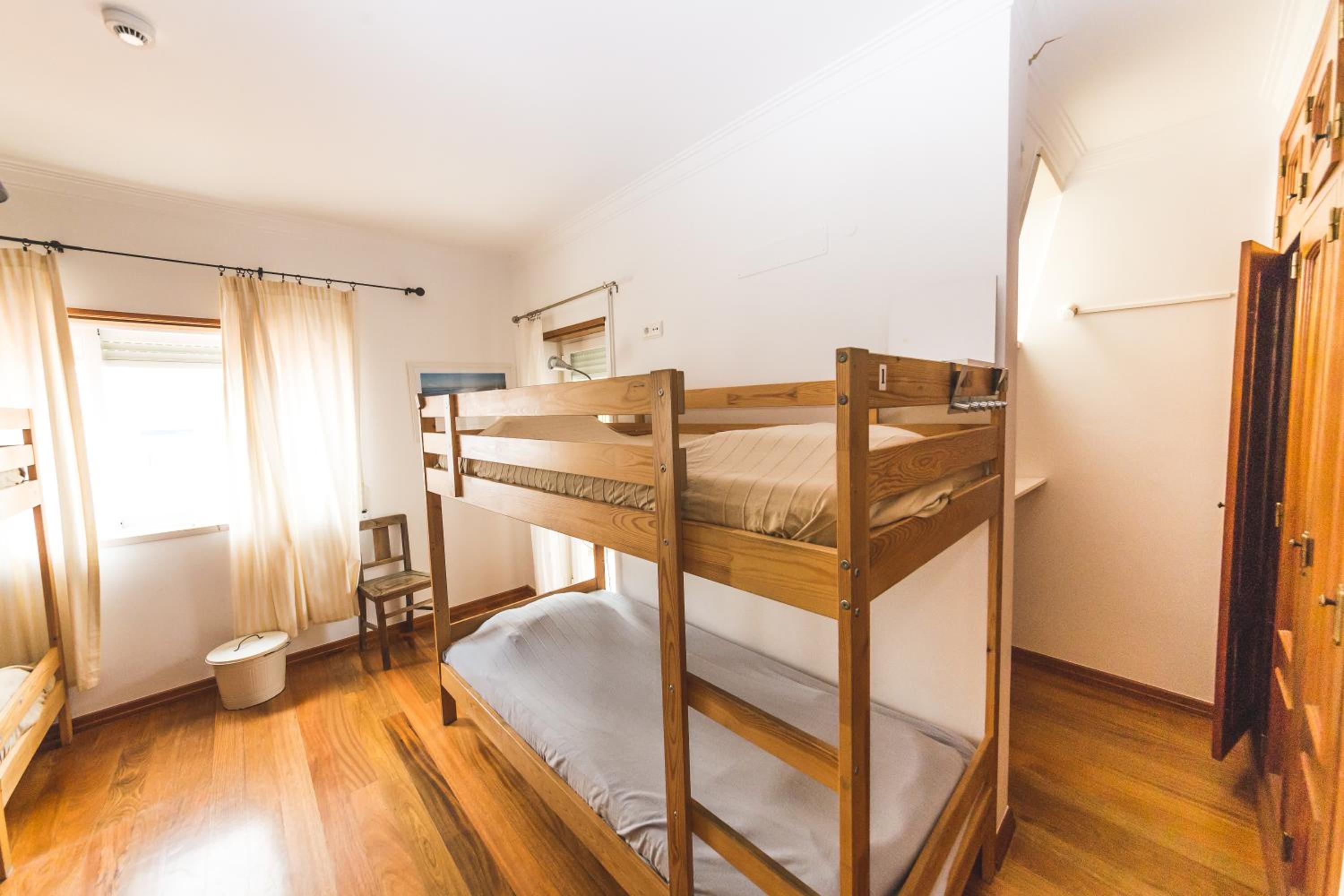 Ericeira Chill Hill Hostel & Private Rooms