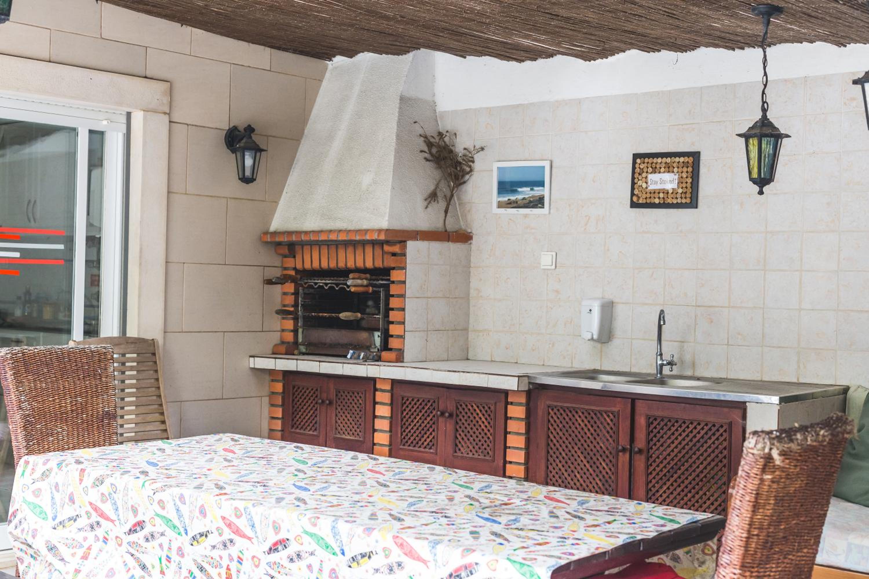 Ericeira Chill Hill Hostel & Private Rooms