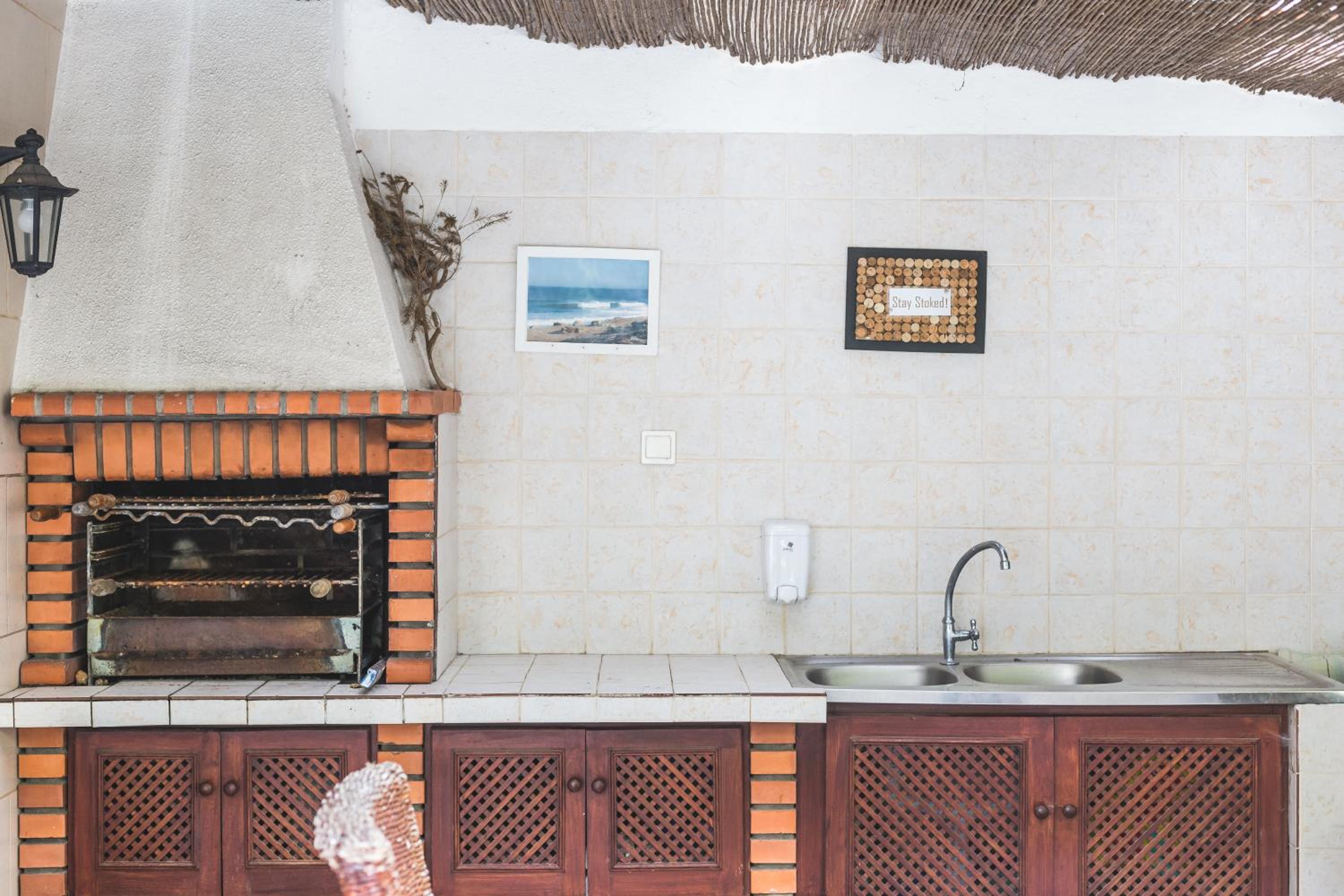 Ericeira Chill Hill Hostel & Private Rooms