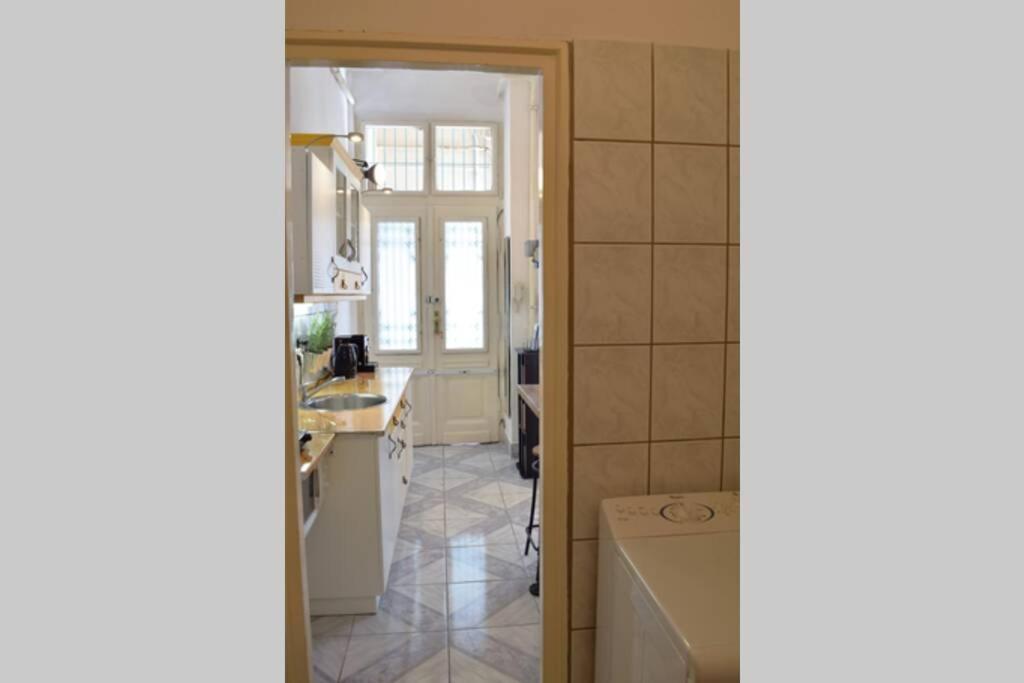 Cosy apartment just next to Parliament view 4
