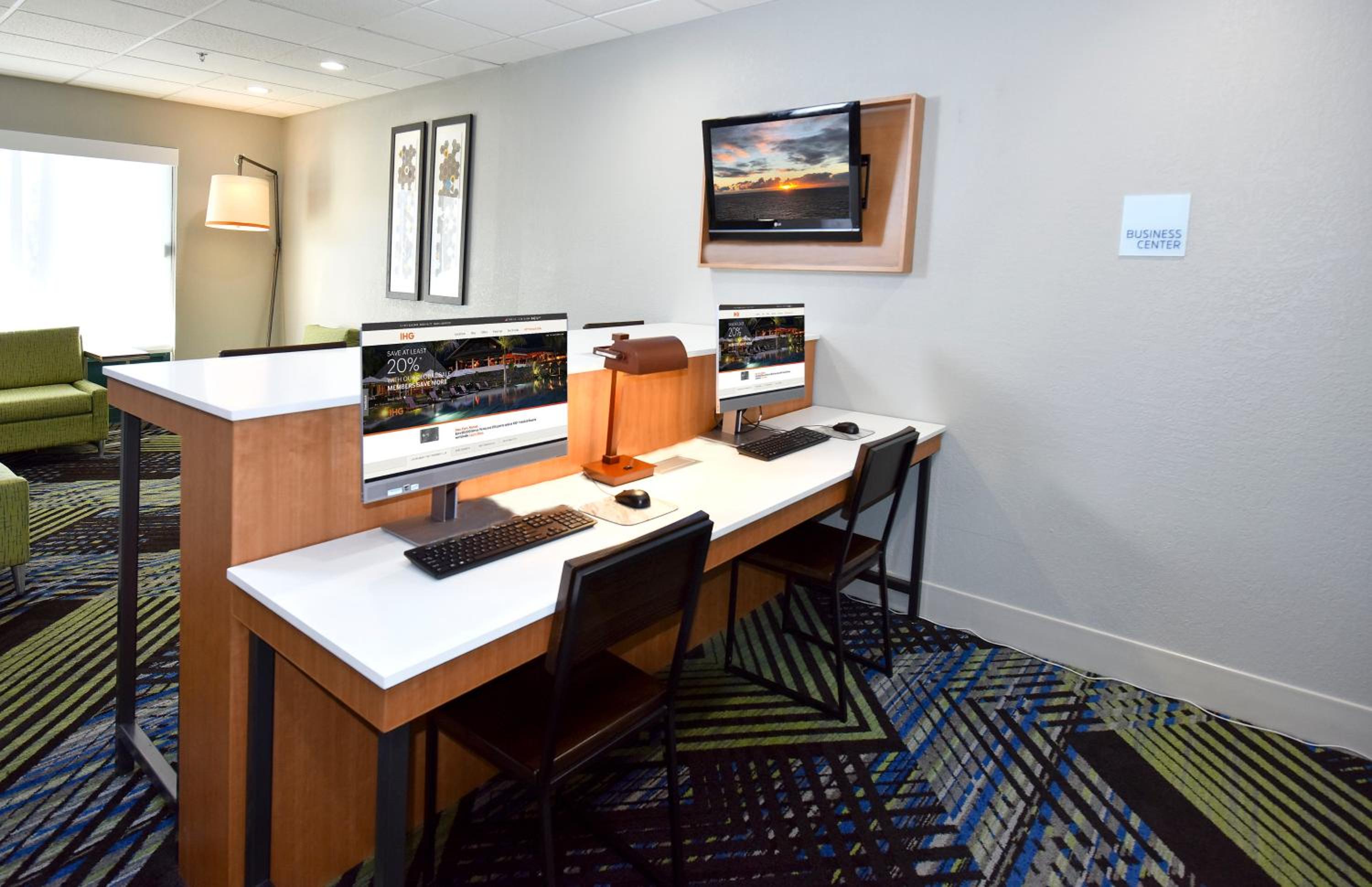 Selma Vacations - Holiday Inn Express Hotel  Suites Selma, an IHG Hotel - Property Image 7