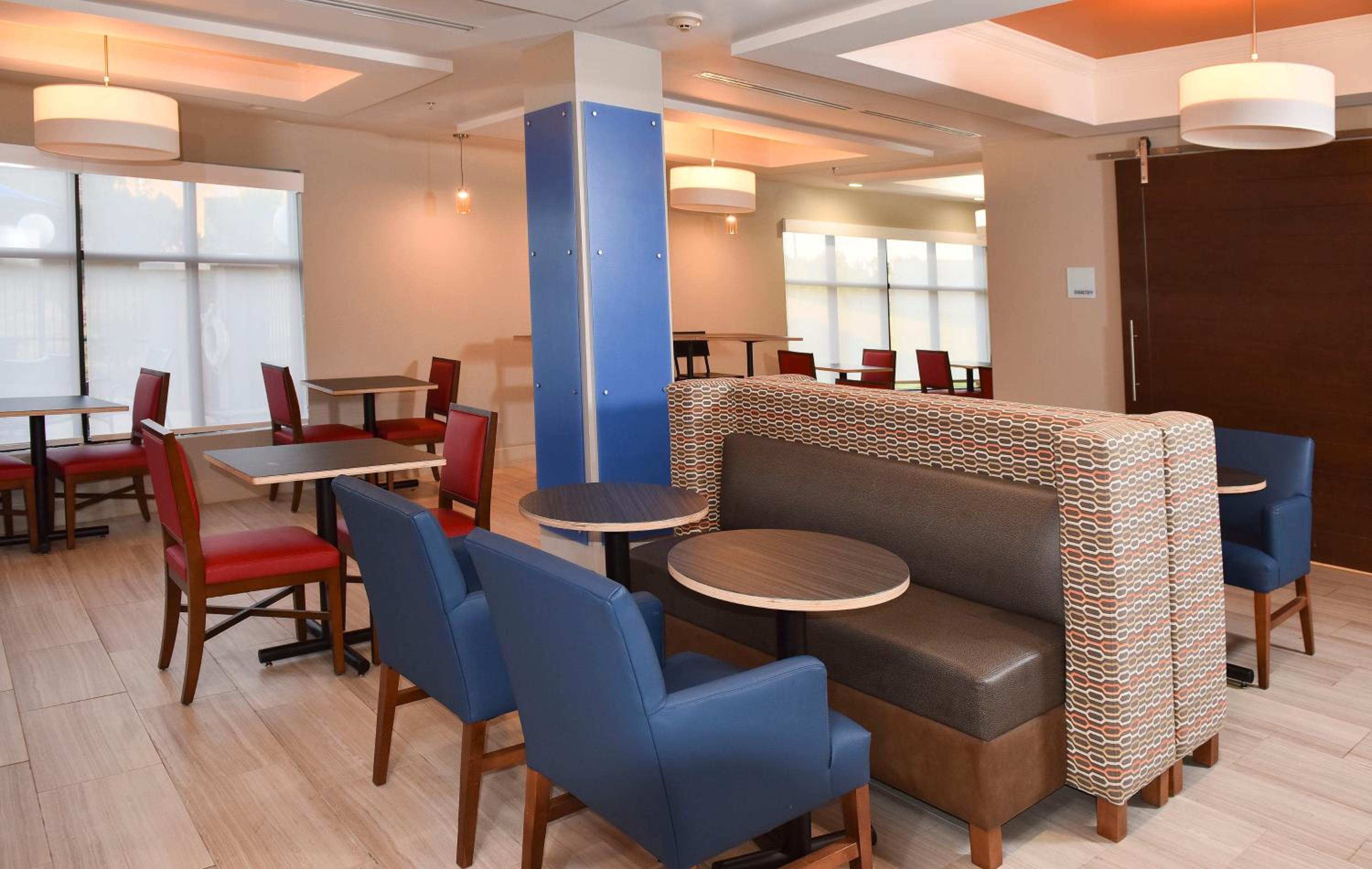 Selma Vacations - Holiday Inn Express Hotel  Suites Selma, an IHG Hotel - Property Image 5