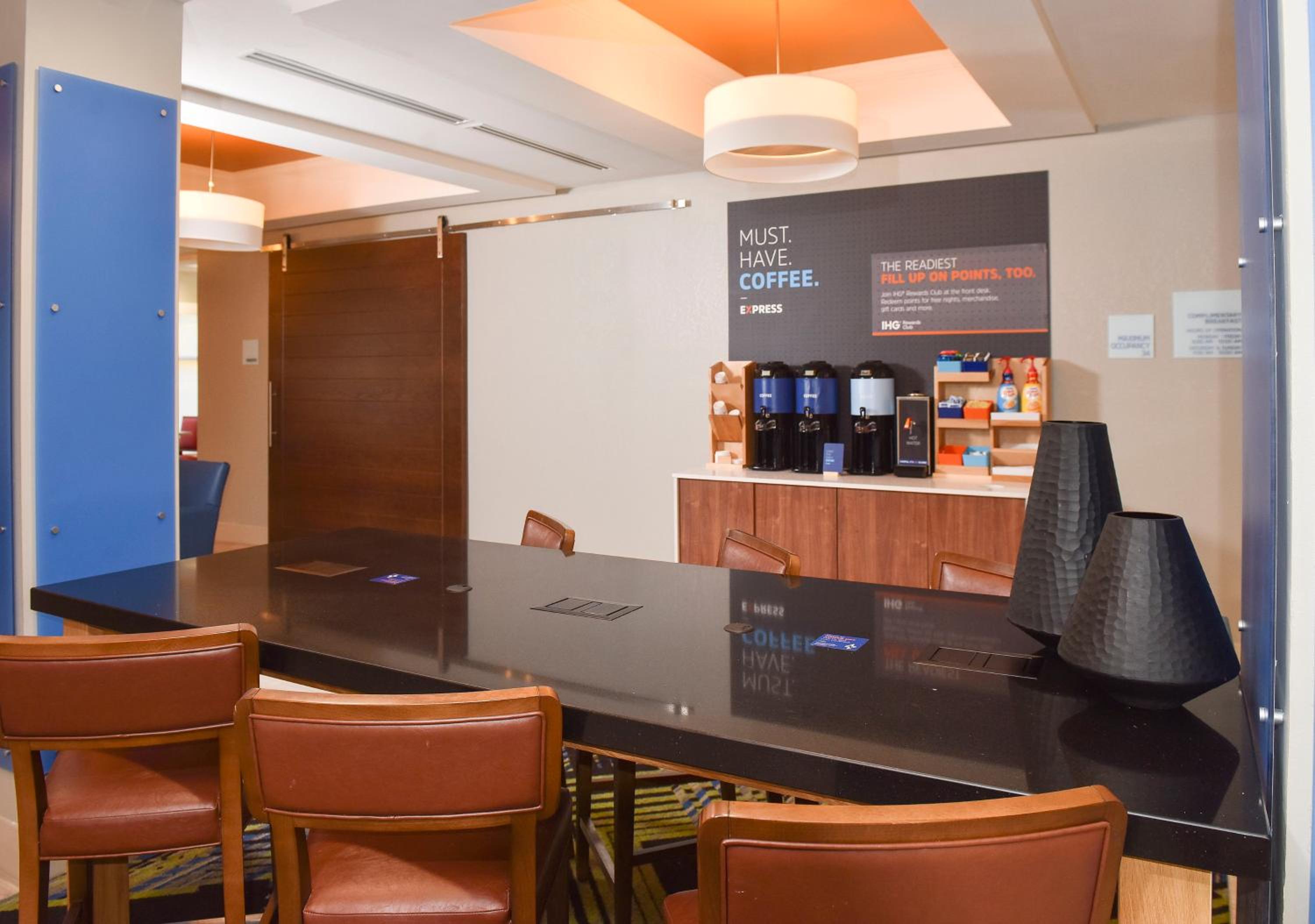 Selma Vacations - Holiday Inn Express Hotel  Suites Selma, an IHG Hotel - Property Image 2
