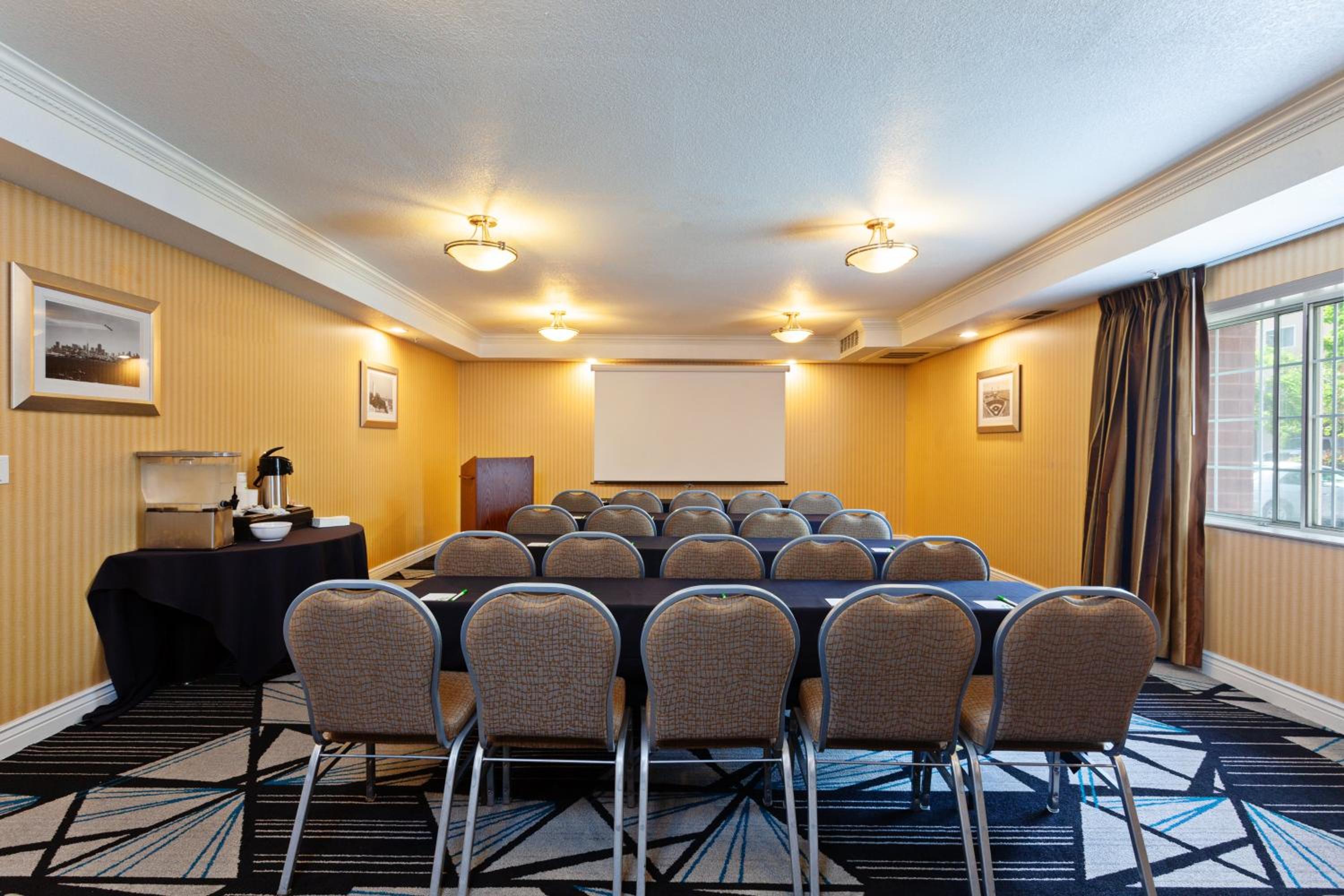 Holiday Inn  Suites San Mateo - SFO, an IHG Hotel - Property Image 10