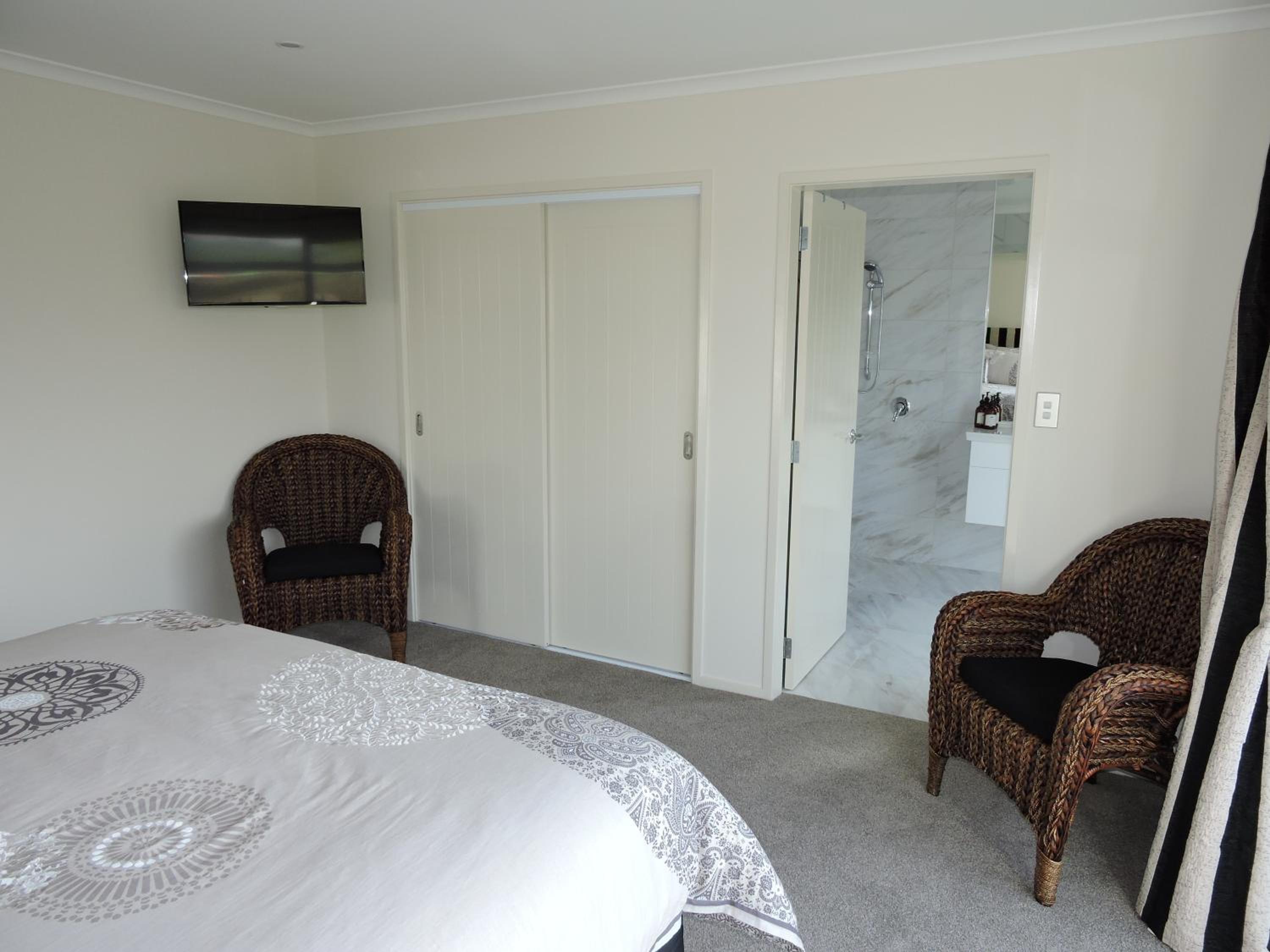 5 Acres B&B