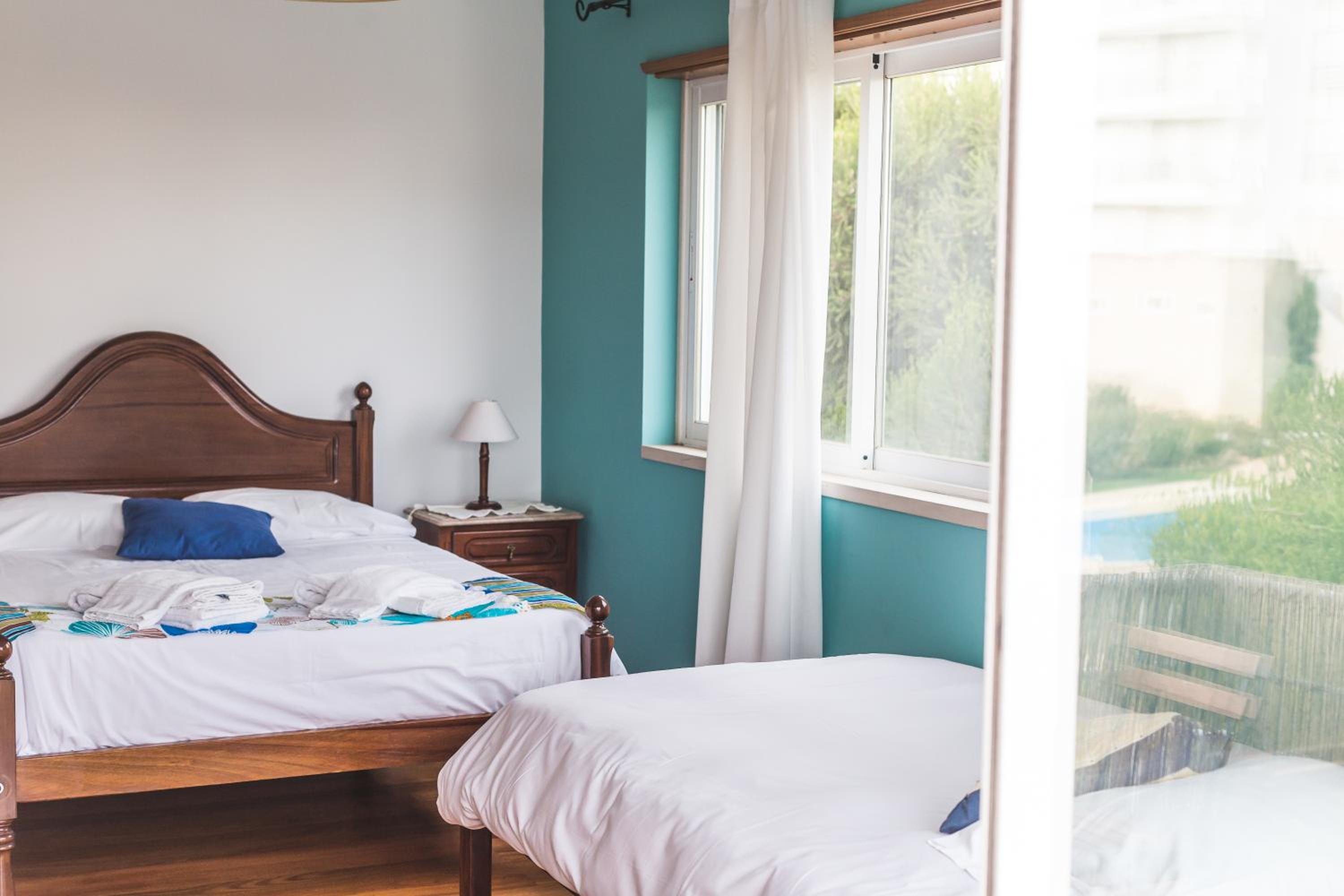 Ericeira Chill Hill Hostel & Private Rooms