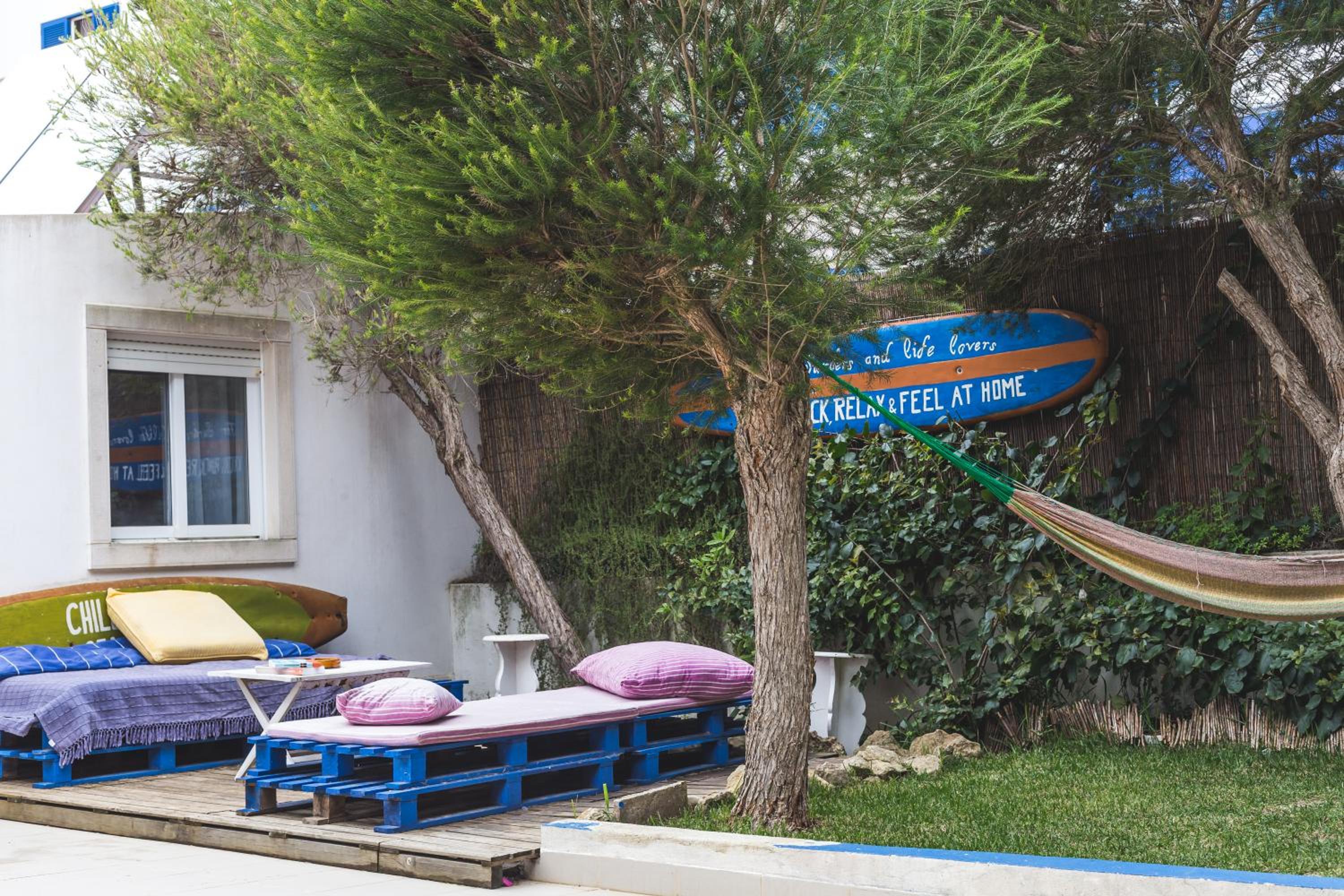 Ericeira Chill Hill Hostel & Private Rooms
