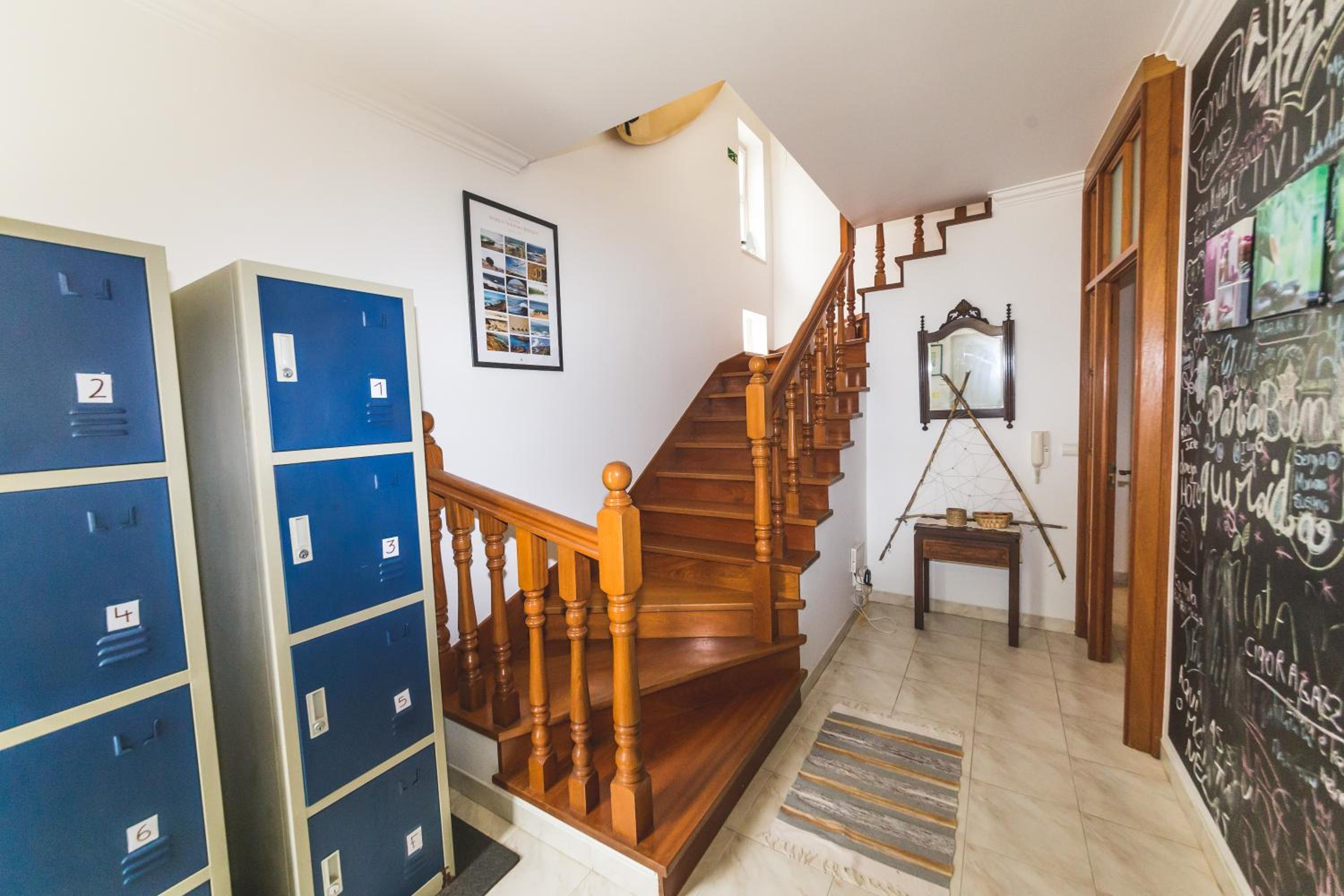 Ericeira Chill Hill Hostel & Private Rooms