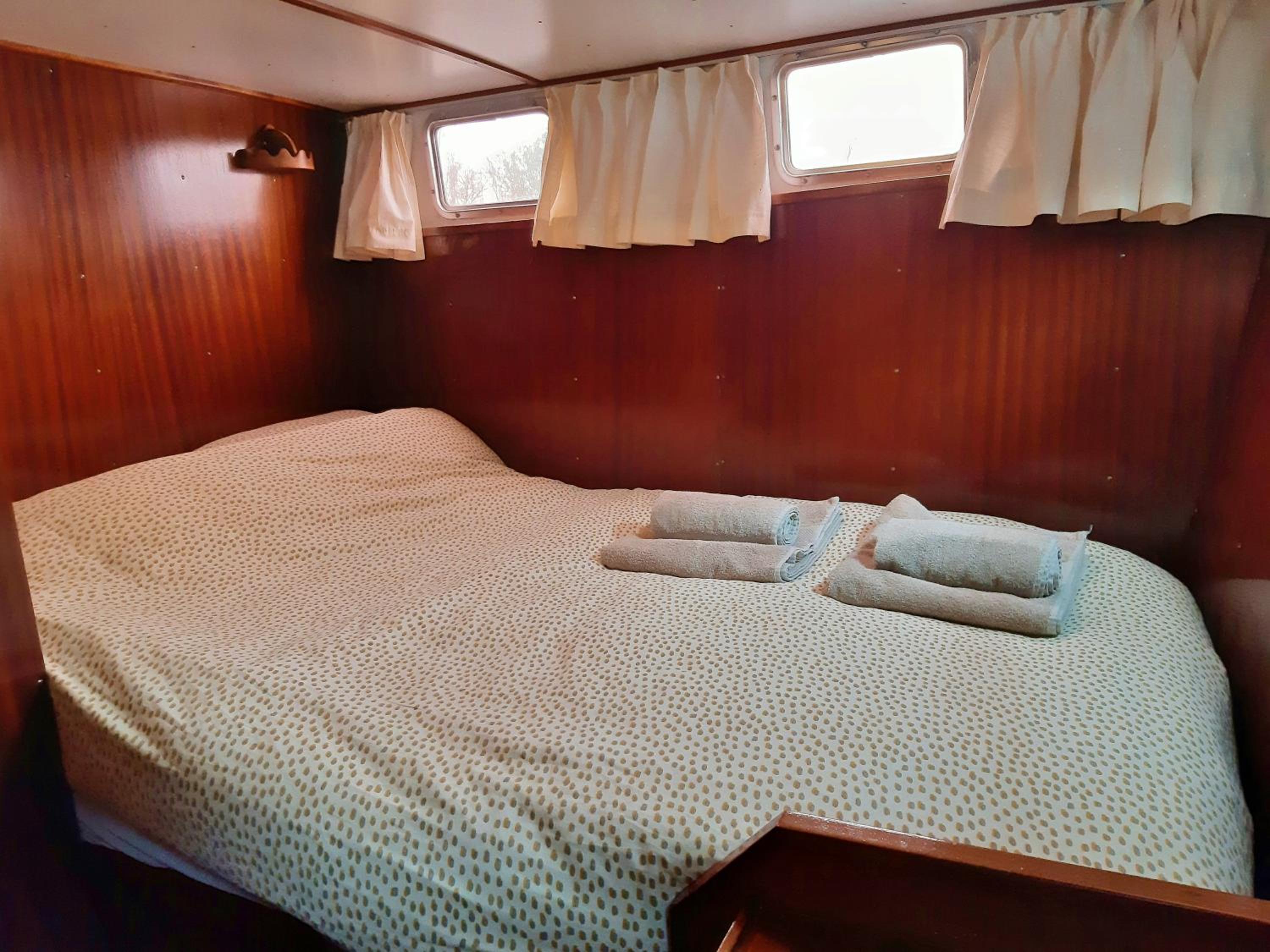 Motor Yacht Almaz
