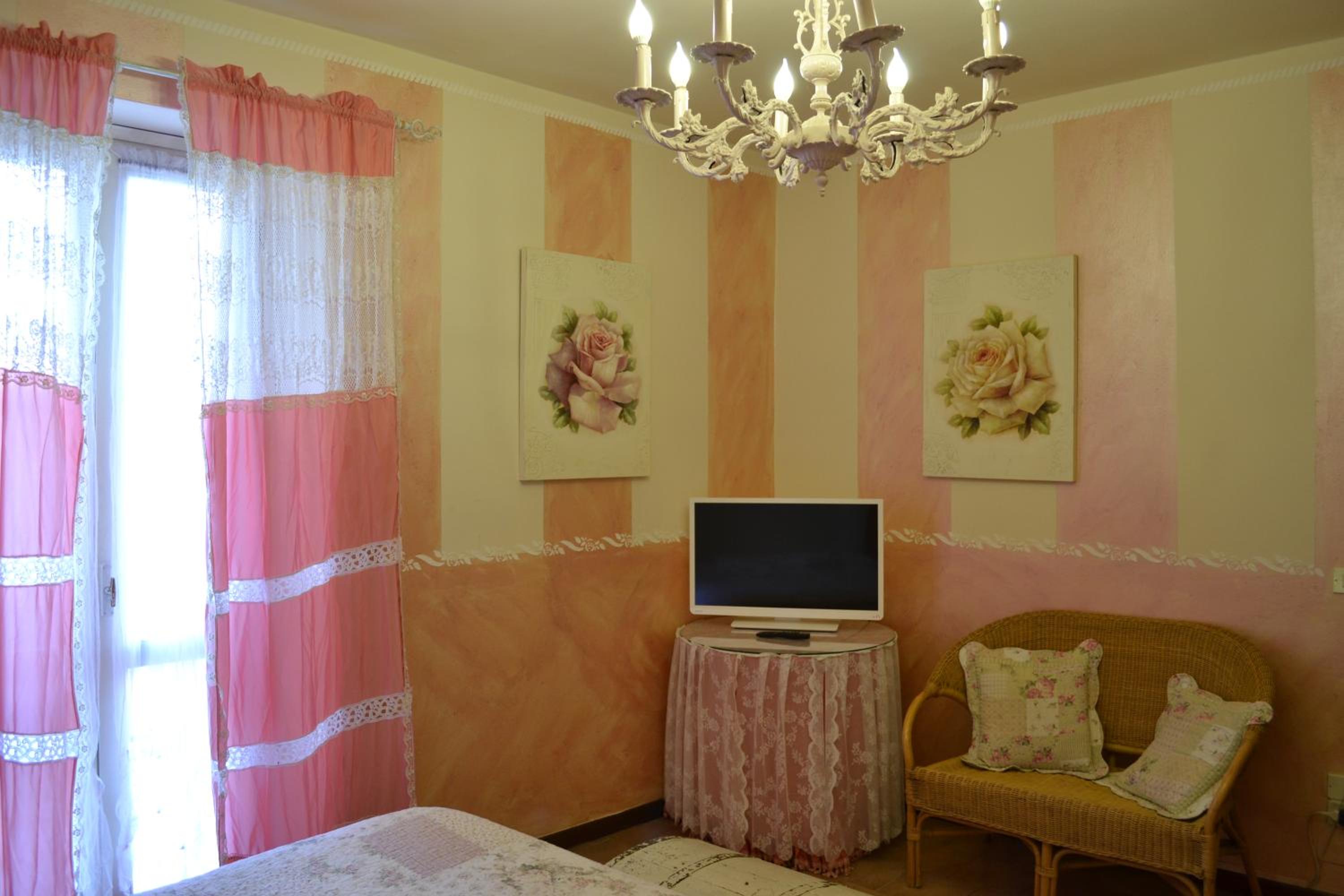 Relais De La Place view 5
