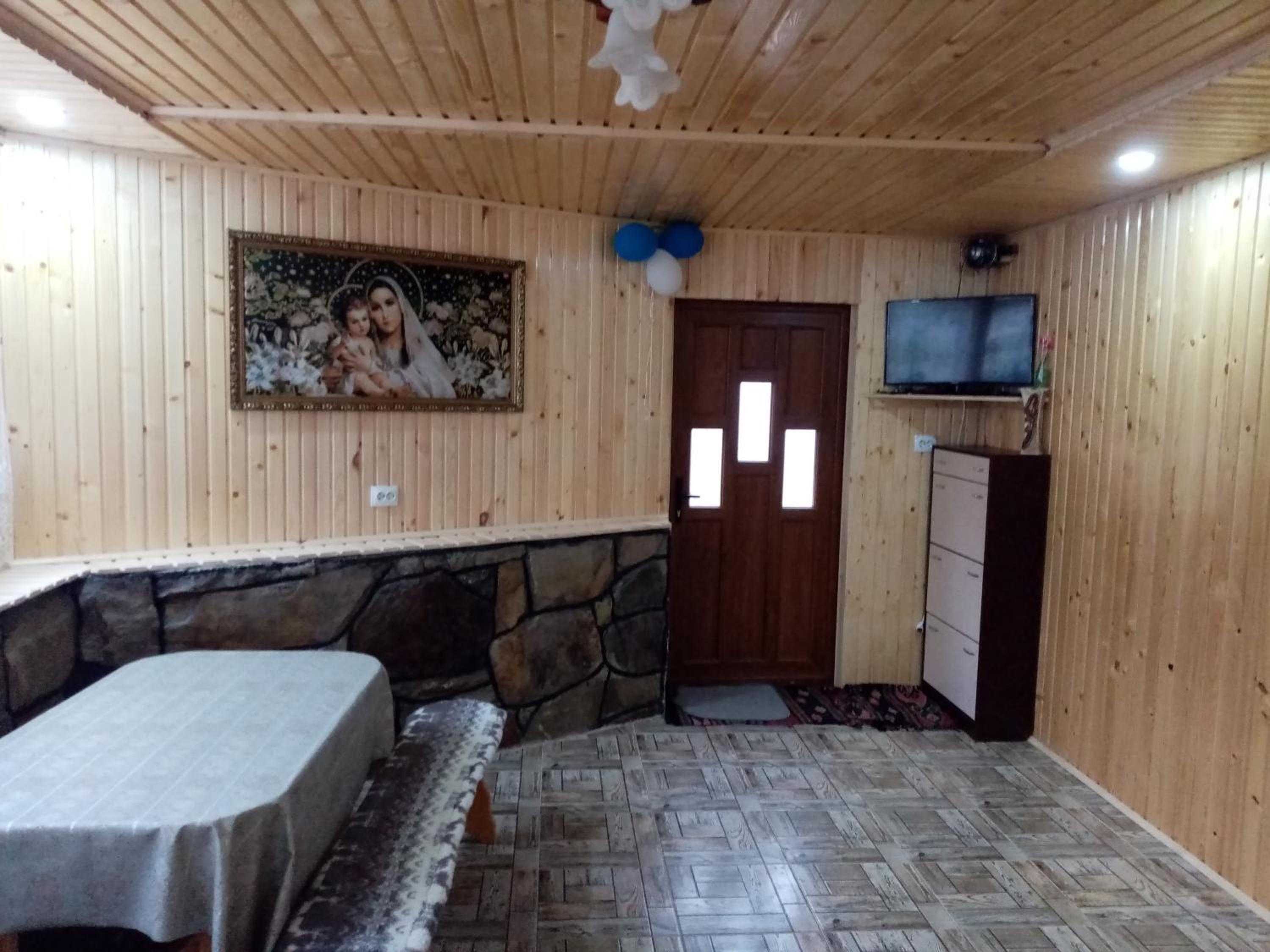 микуличин на долоні view 5