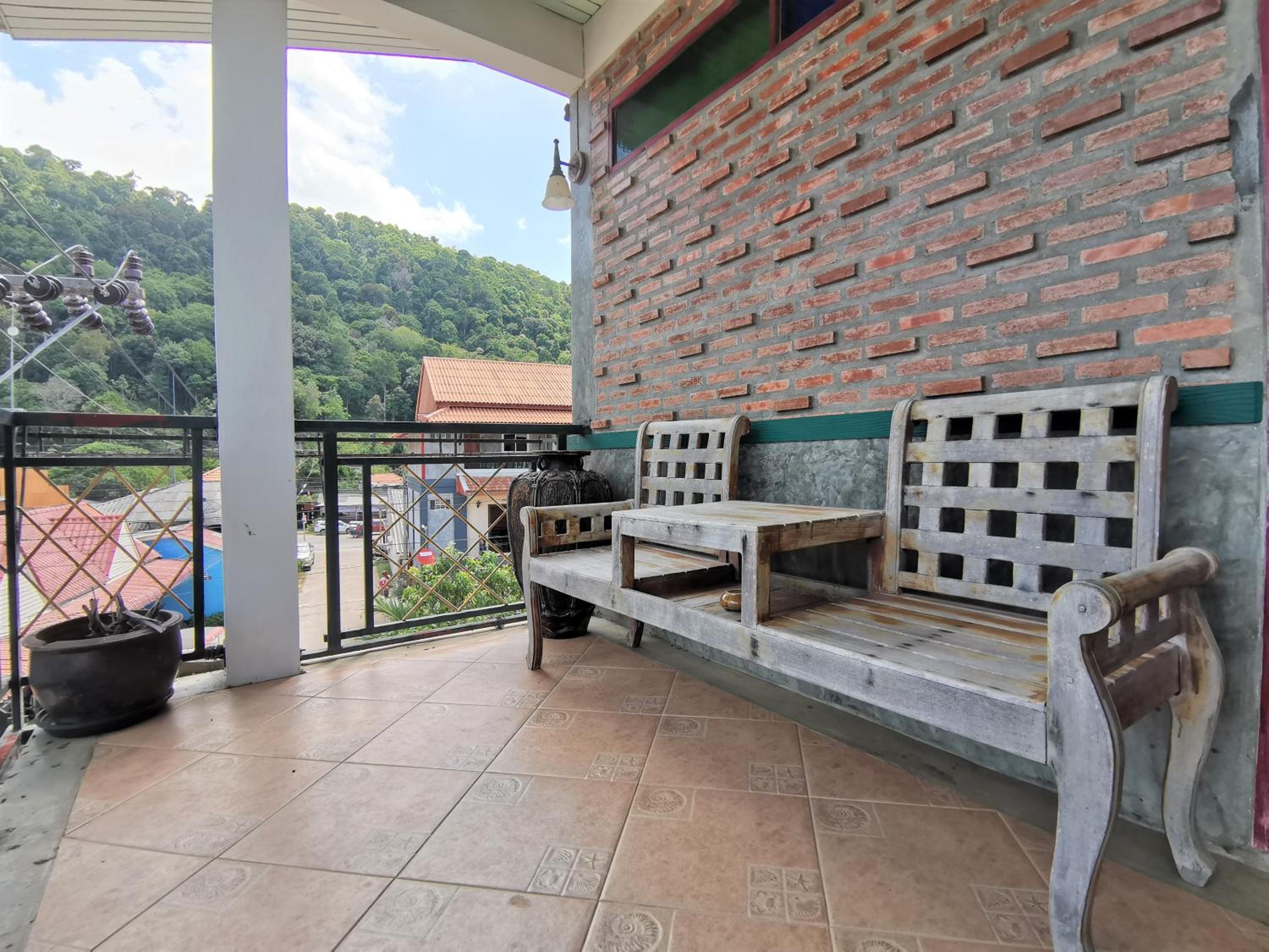 Baan Por Jai
