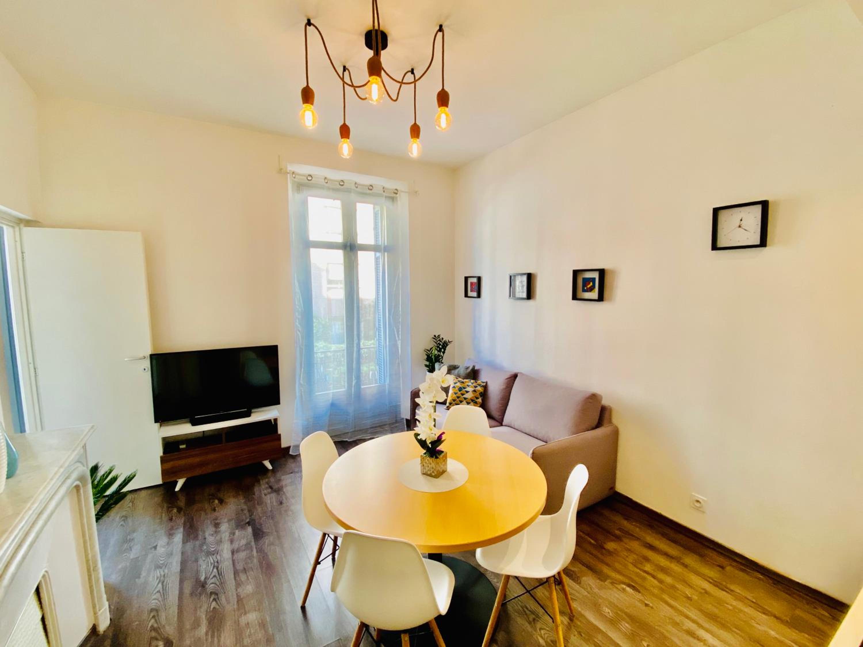 Deux pièces proche Palais et plages photo 3