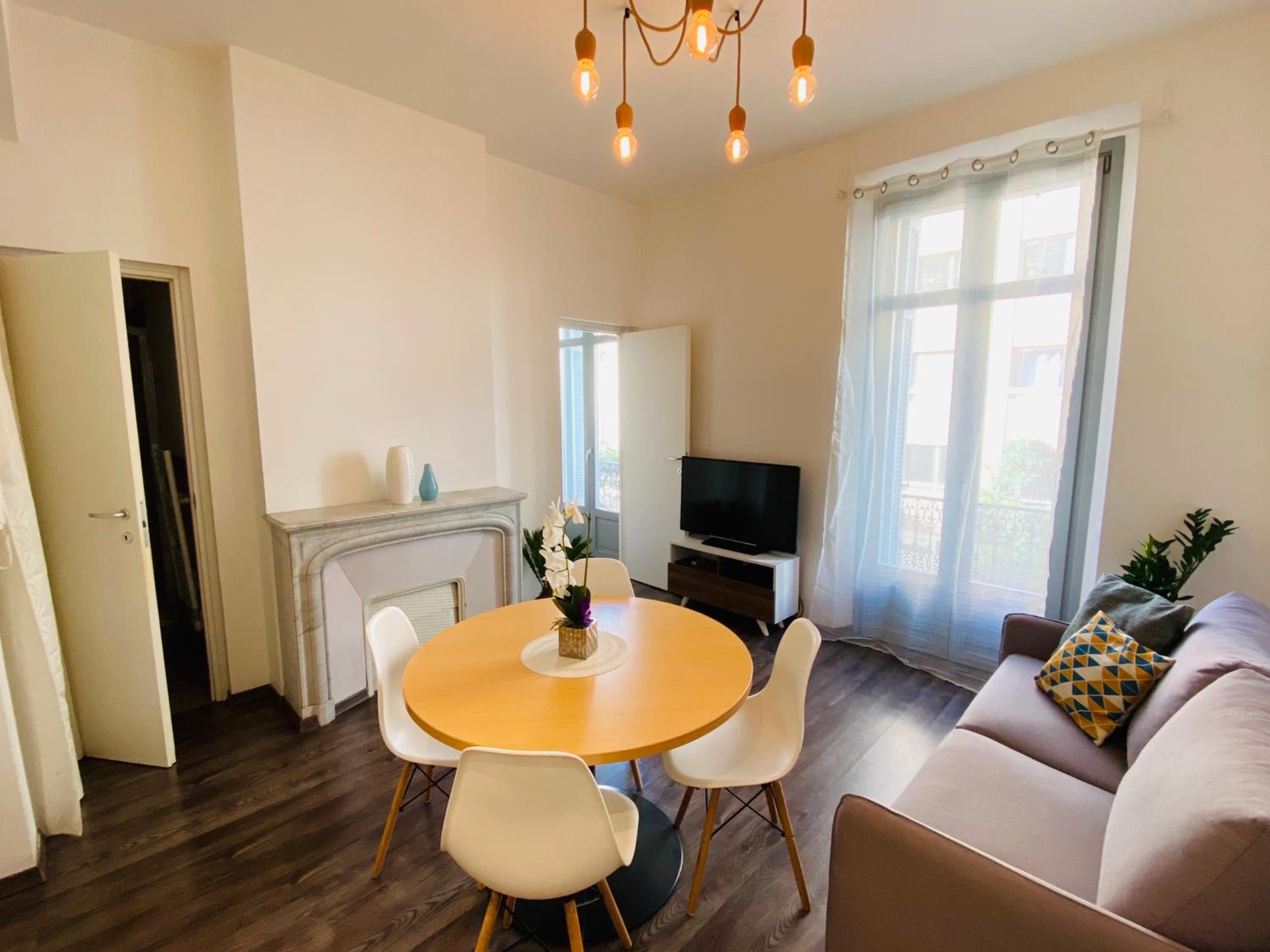 Deux pièces proche Palais et plages photo 2