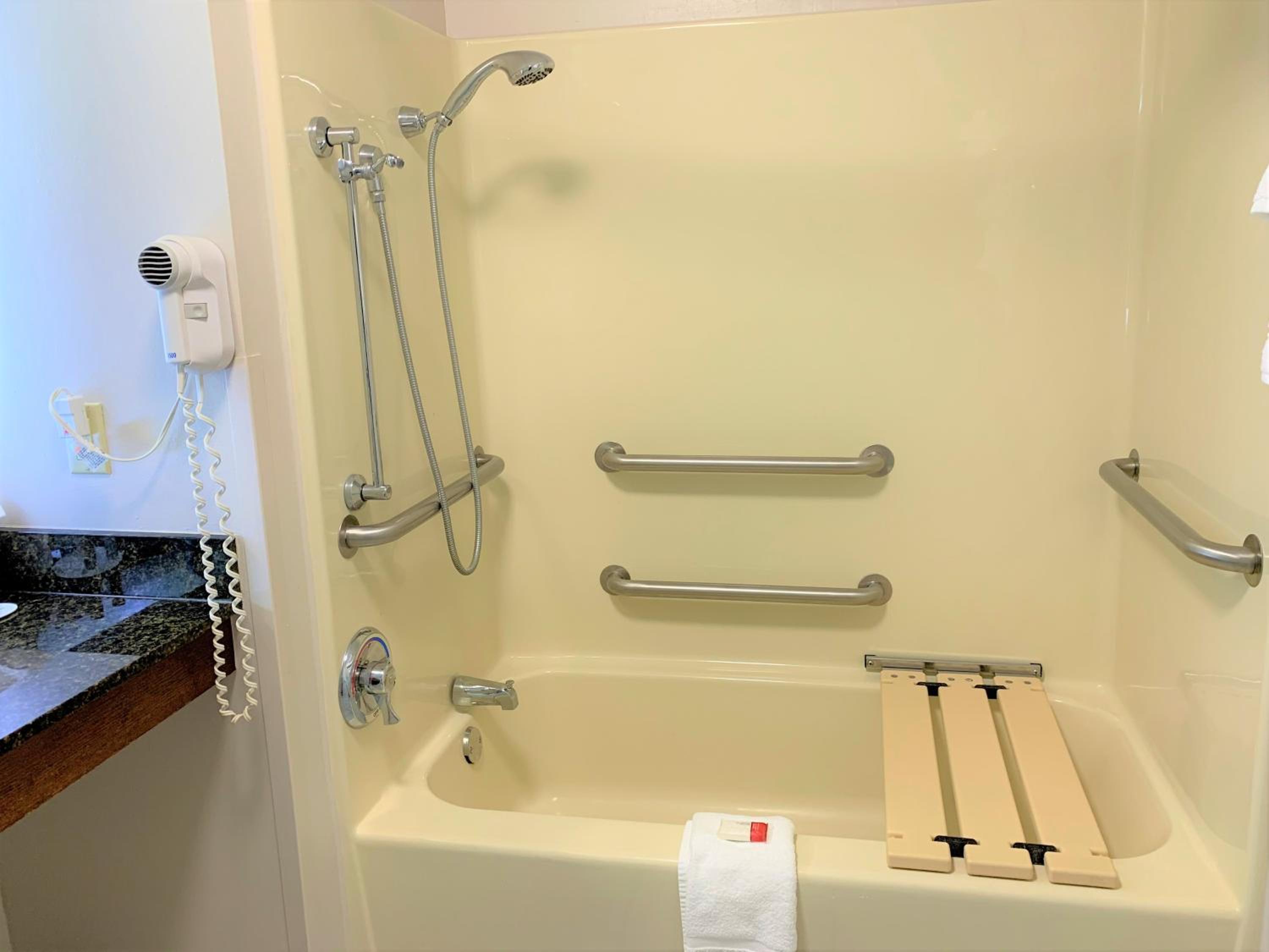 Baymont by Wyndham Eden view 5