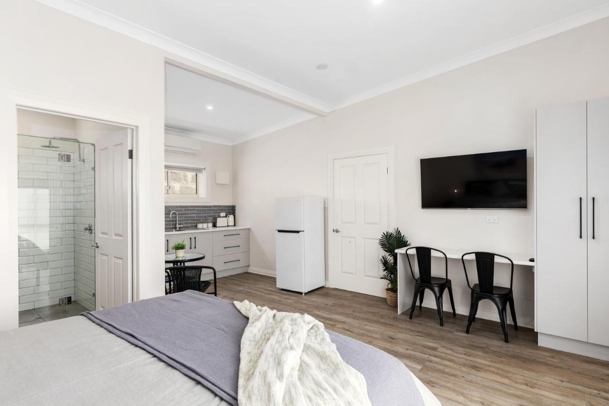Luxury Apartments and Motel Rooms - Free Wifi - Close To Beach