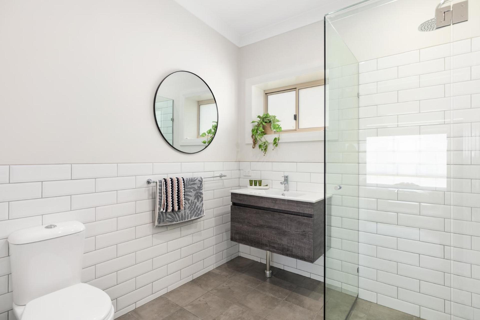 Luxury Apartments and Motel Rooms - Free Wifi - Close To Beach