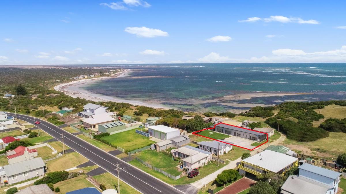 Luxury Apartments and Motel Rooms - Free Wifi - Close To Beach