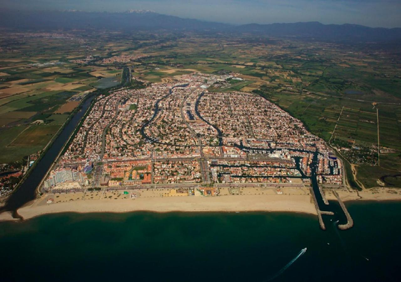1003 Piso con vistas al mar Empuriabrava by homeselectspain view 5