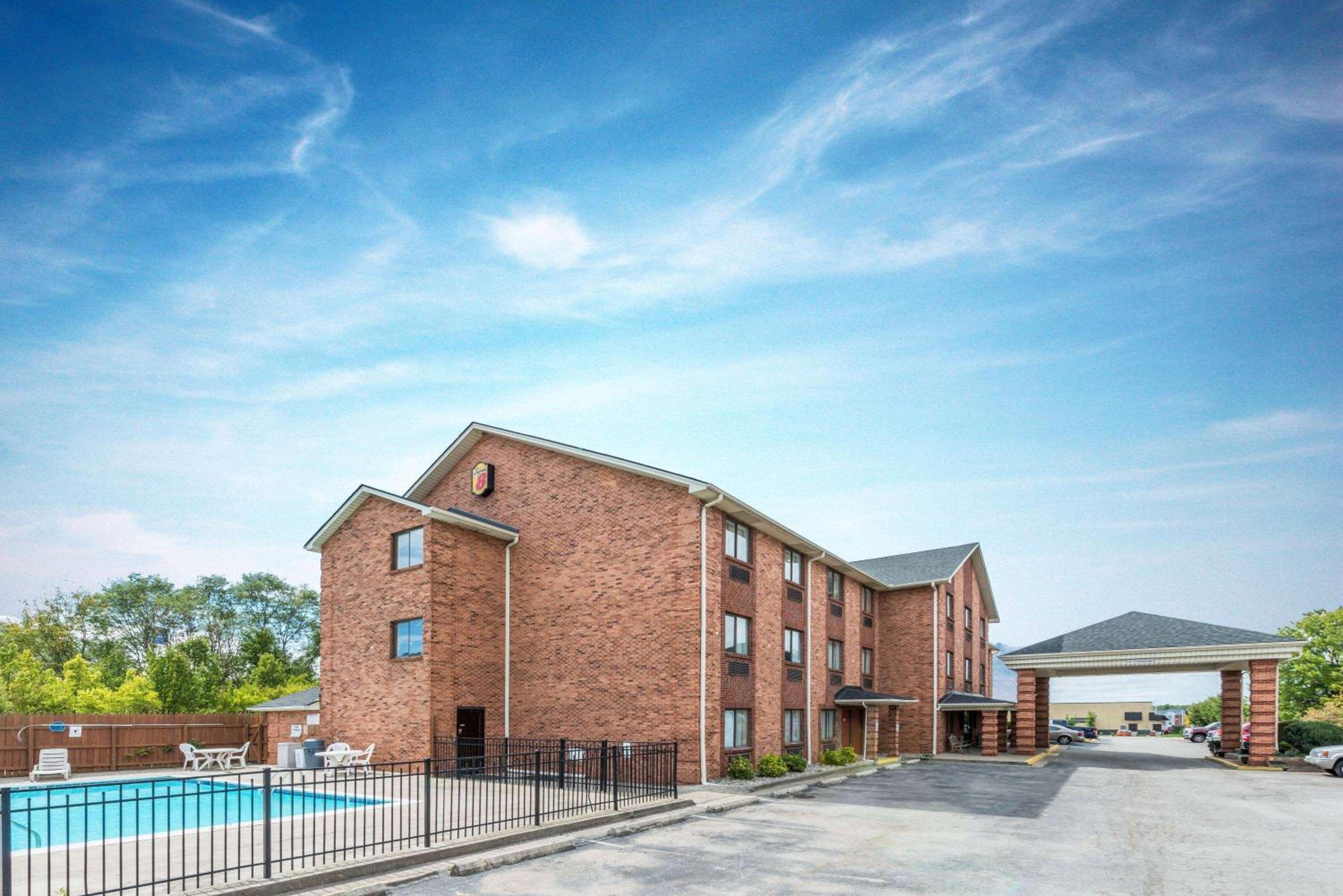 Georgetown Vacations - Super 8 by Wyndham Georgetown - Property Image 1