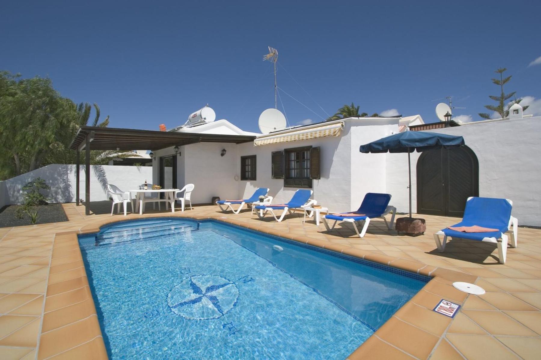 Hotel 2 bedroom villa 'The Bungalow' with private heated pool. - Image 1