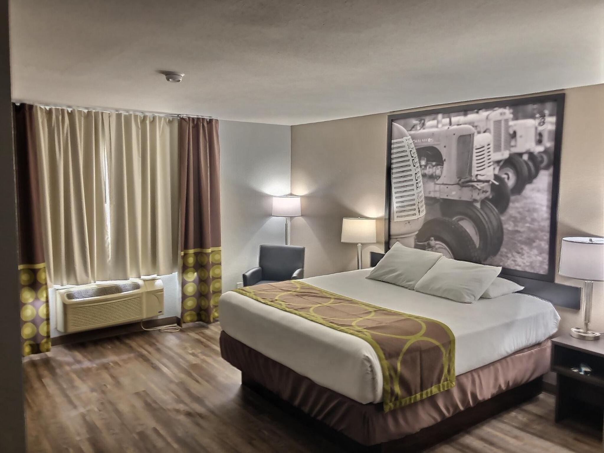 Georgetown Vacations - Super 8 by Wyndham Georgetown - Property Image 2