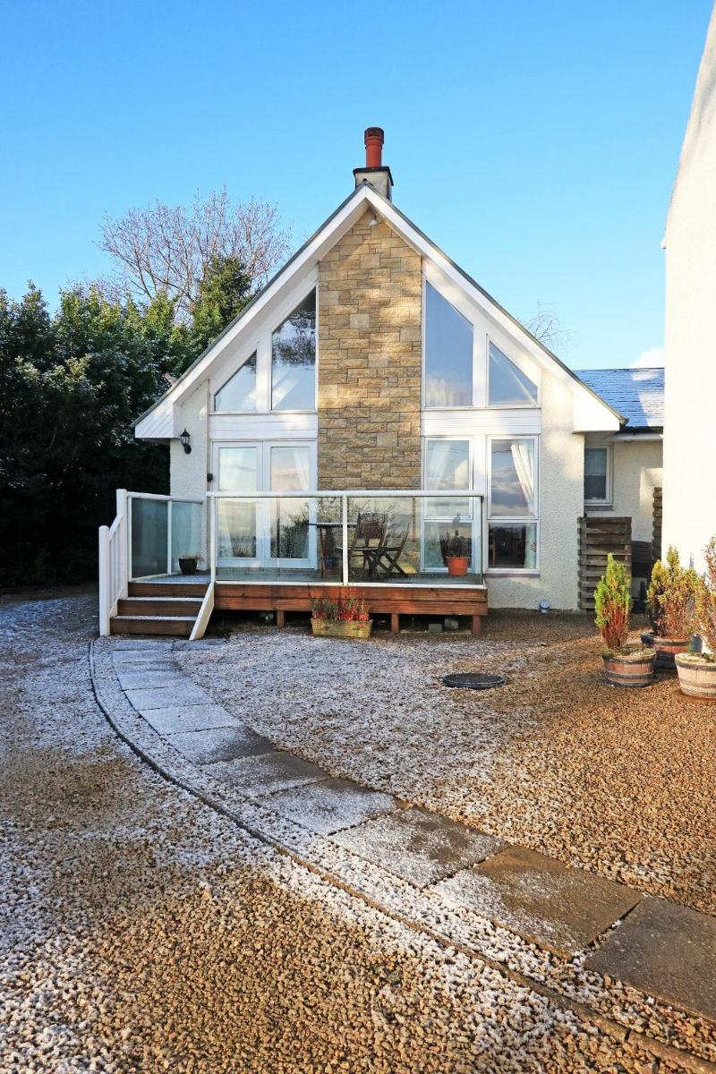Viewbank Cottage view 2