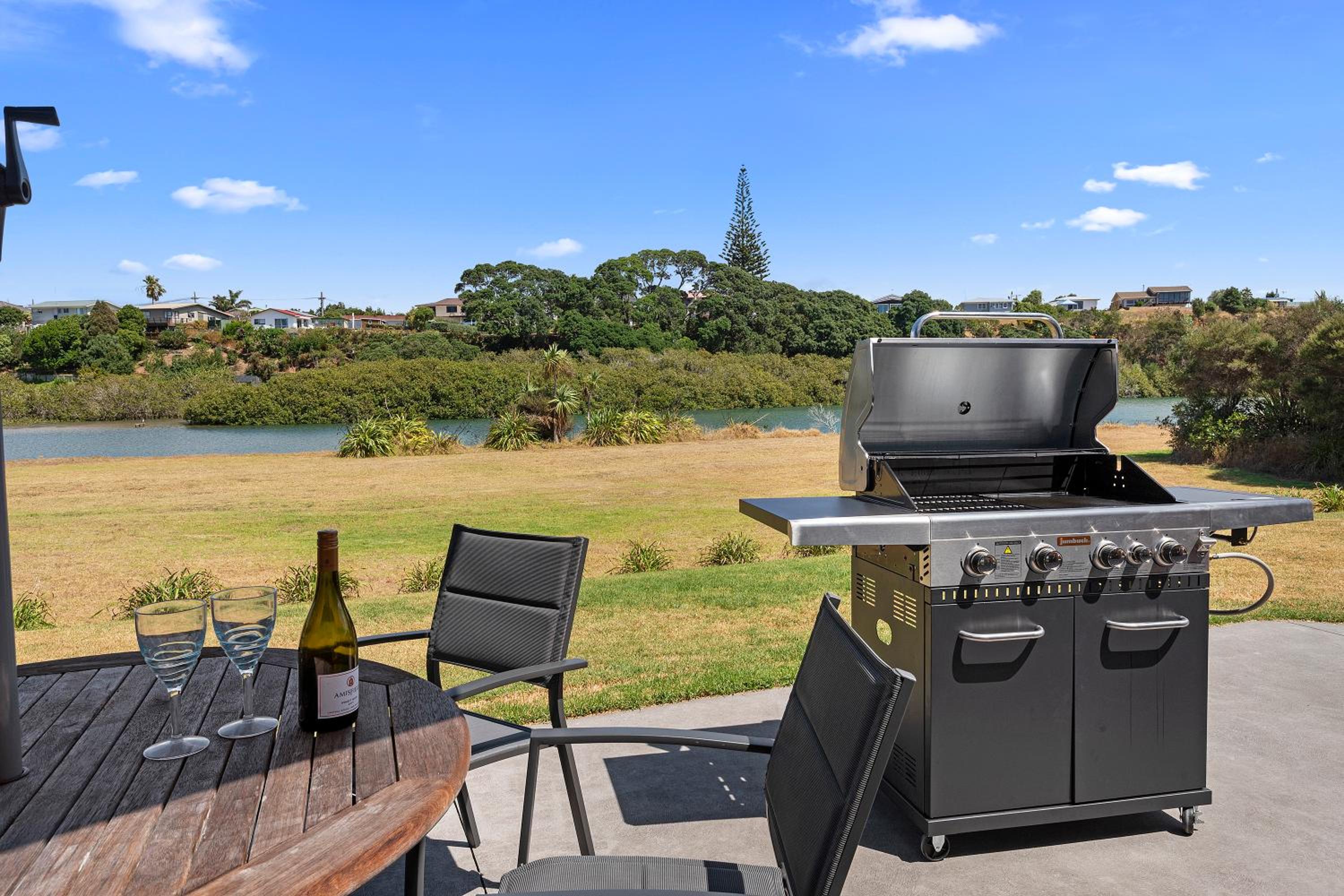 The Waterfront Ruakaka - Ruakaka Holiday Home view 3