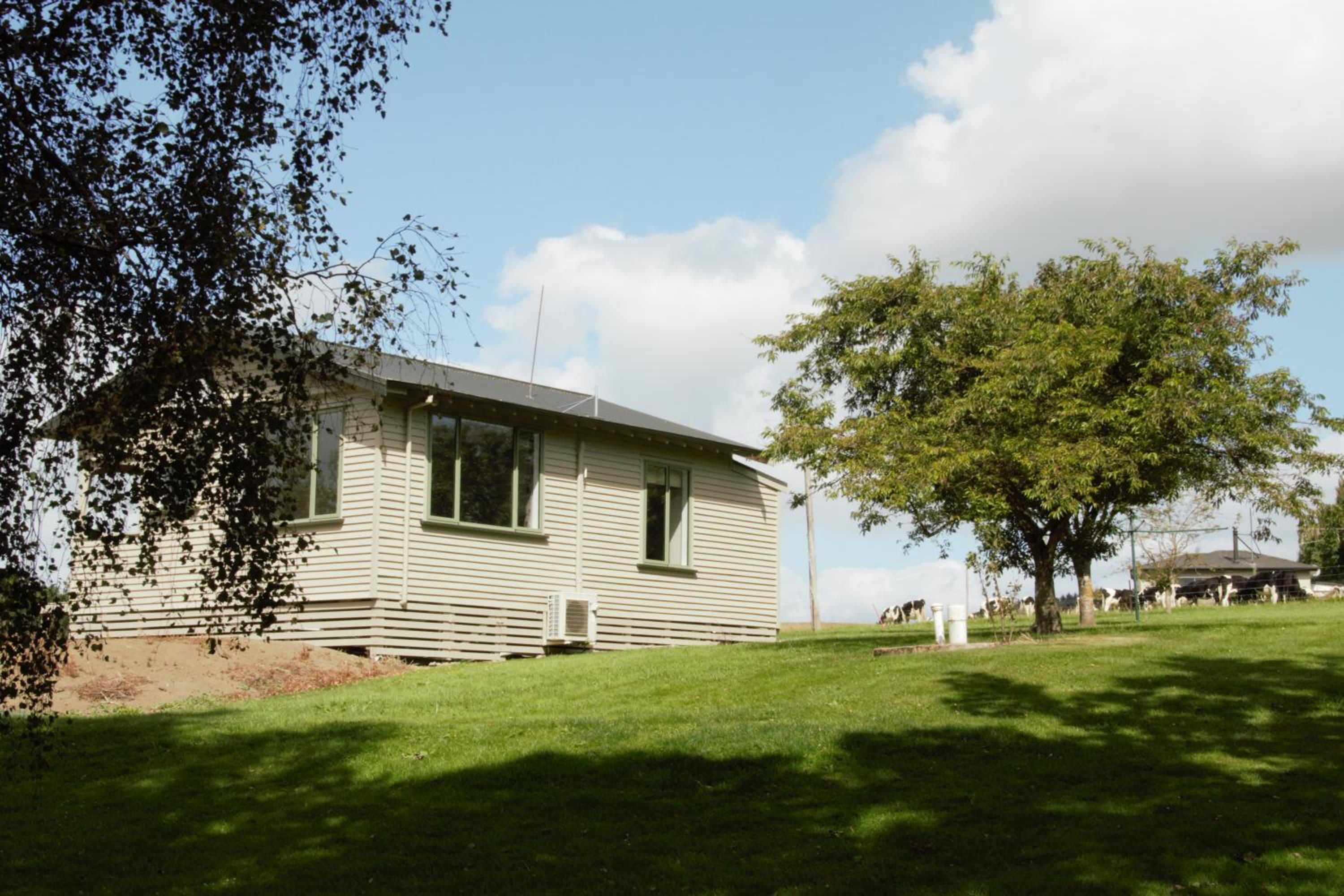 kaiwera warm cozy cottage view 4