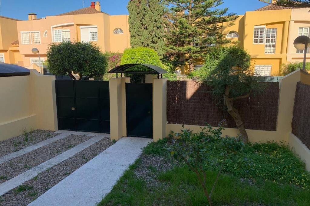 VIVE JEREZ Casa de lujo con piscina y barbacoa en la mejor zona de Jerez de la Frontera view 4