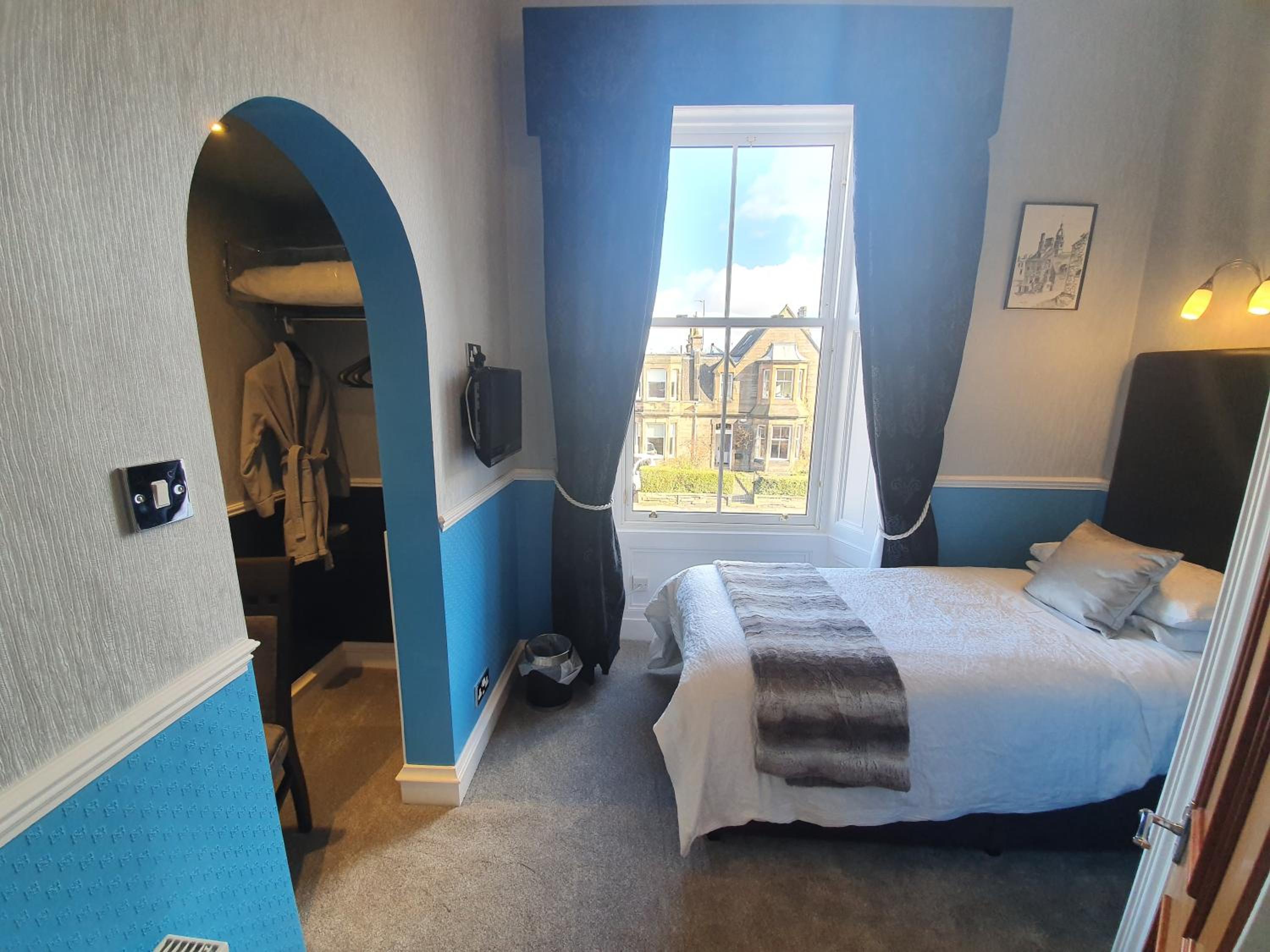 Lauderville guest house
