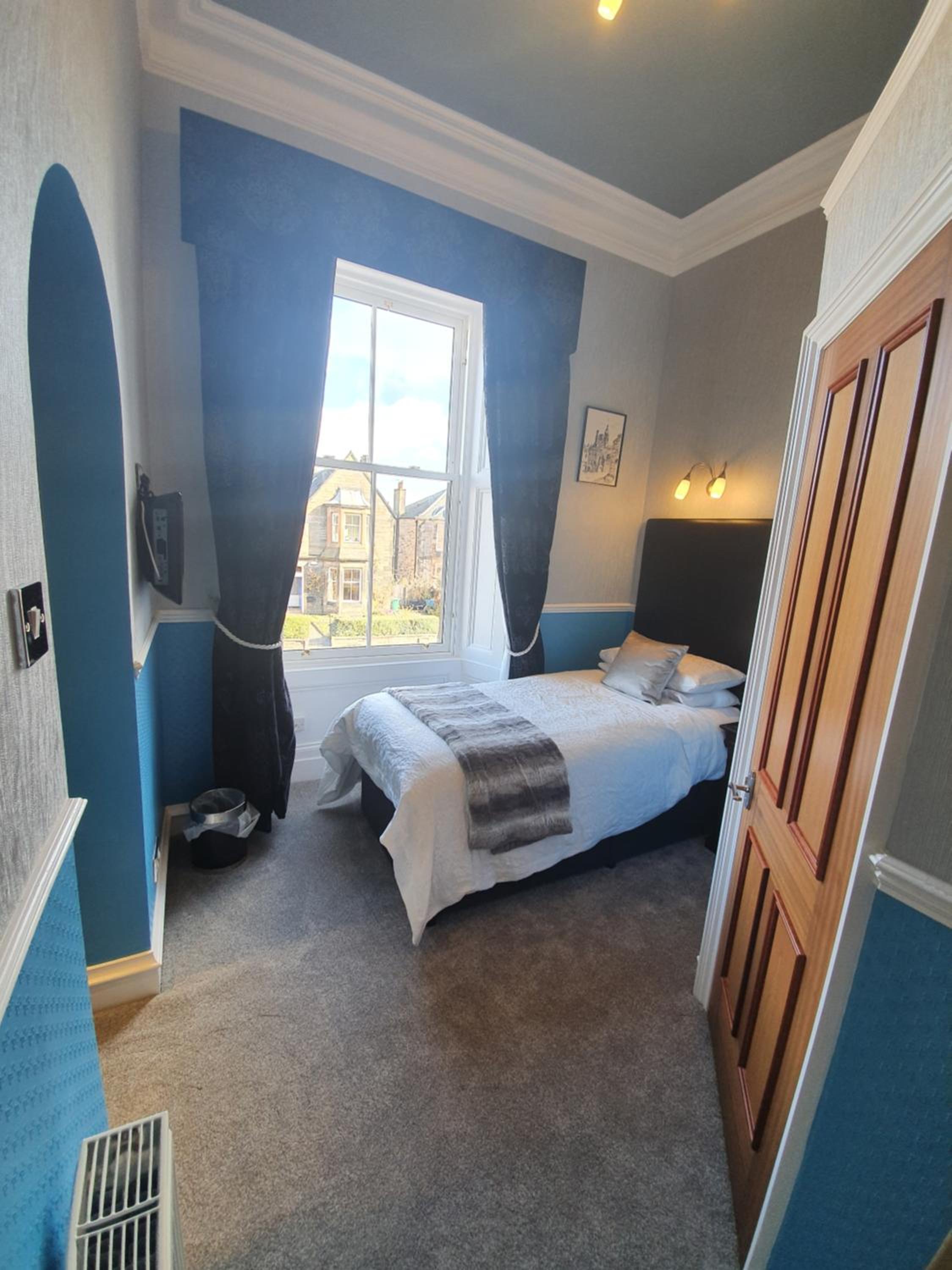 Lauderville guest house