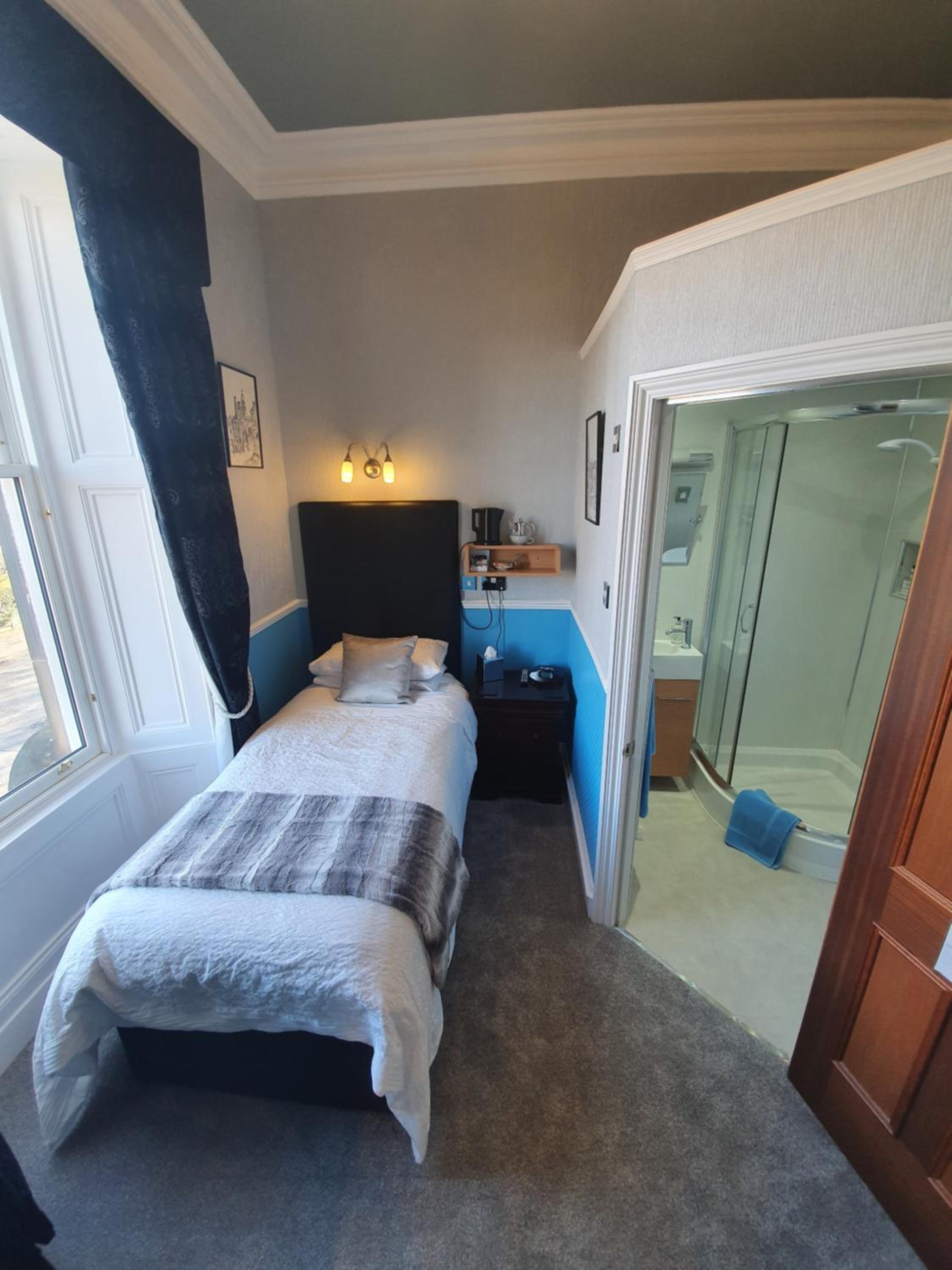 Lauderville guest house